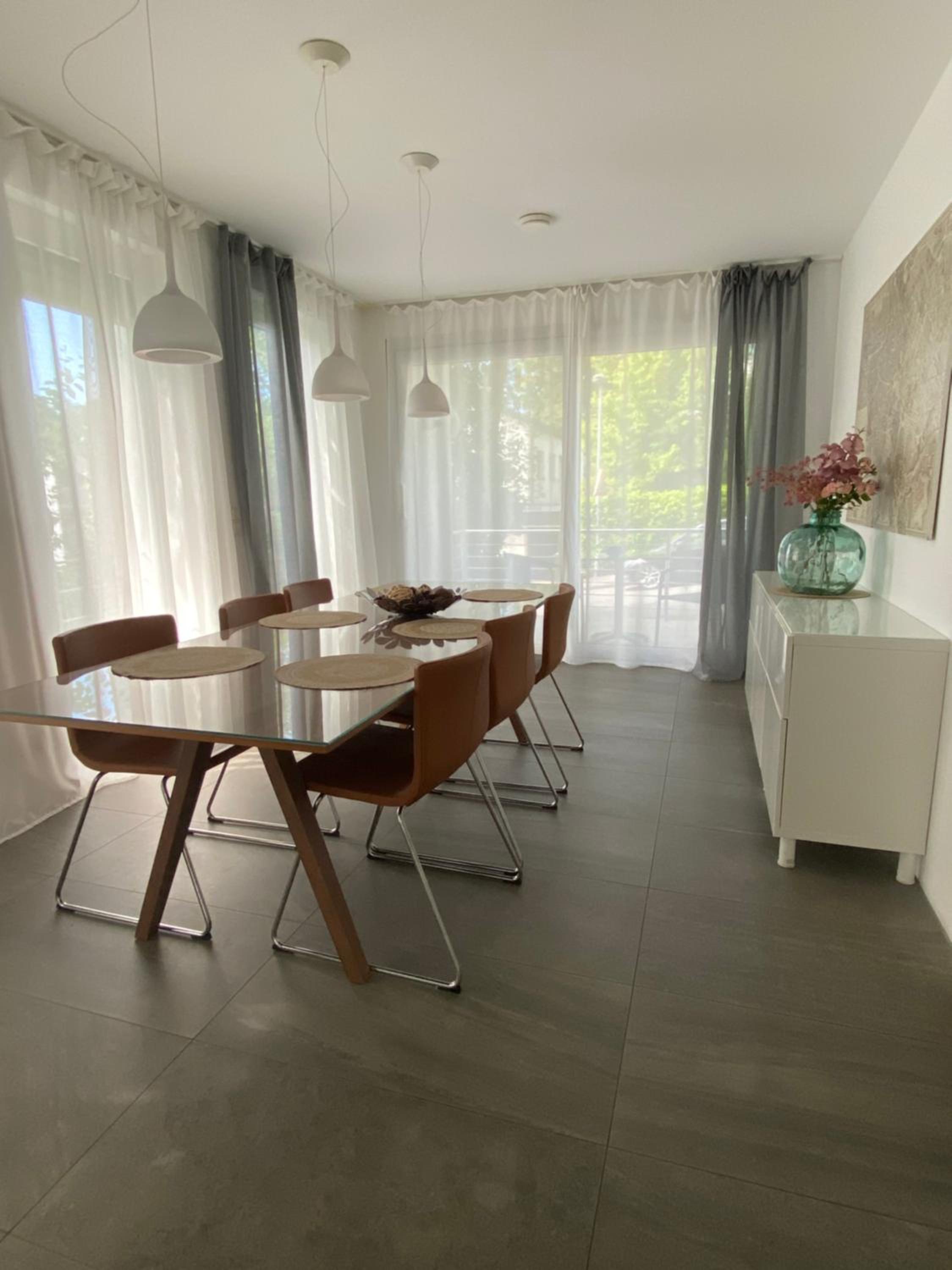 Modernes Ferienhaus mit 2 Balkonen, Terrasse und Garten !
