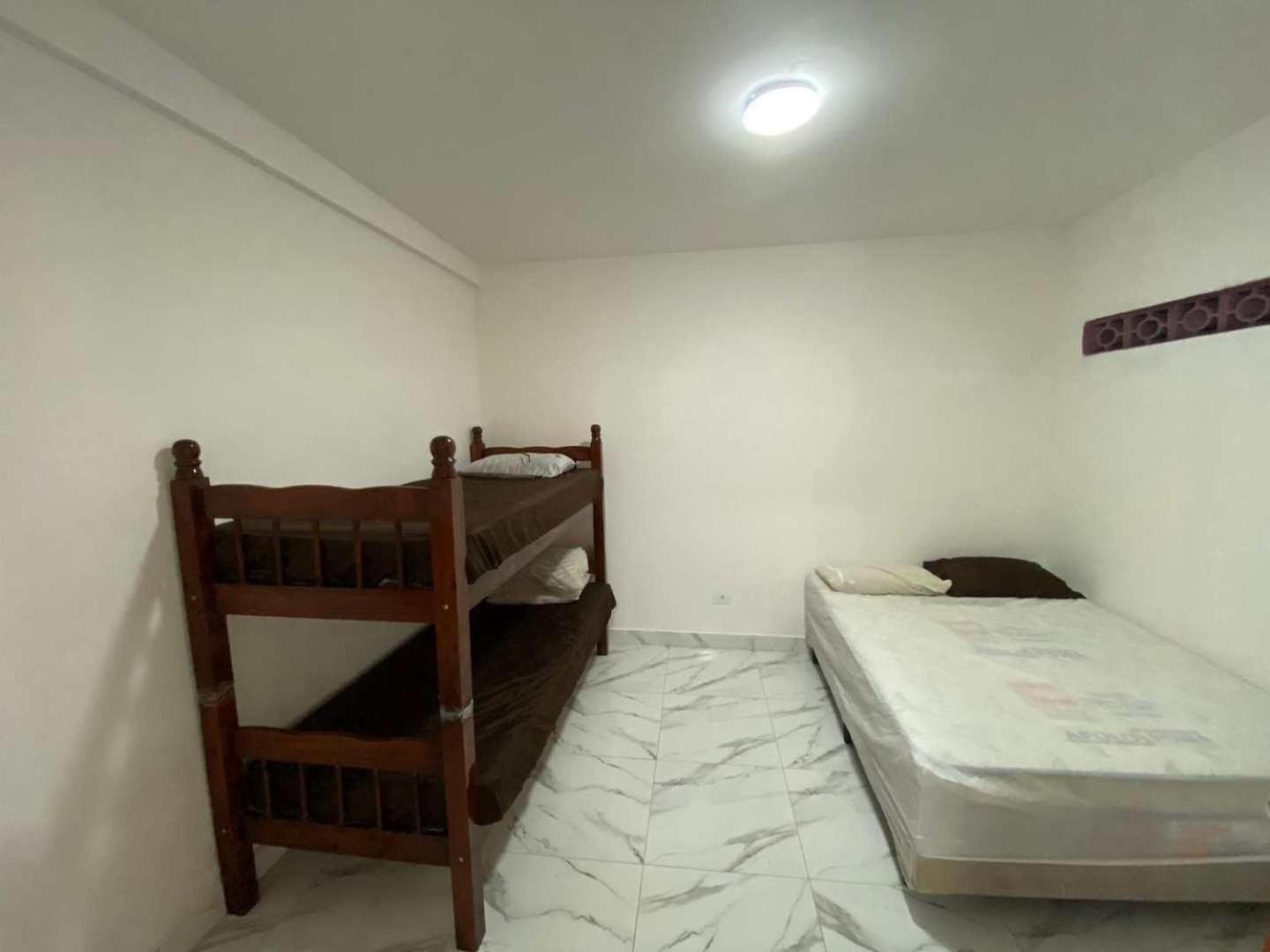 Casa com Piscina e Churrasqueira ótima localização
