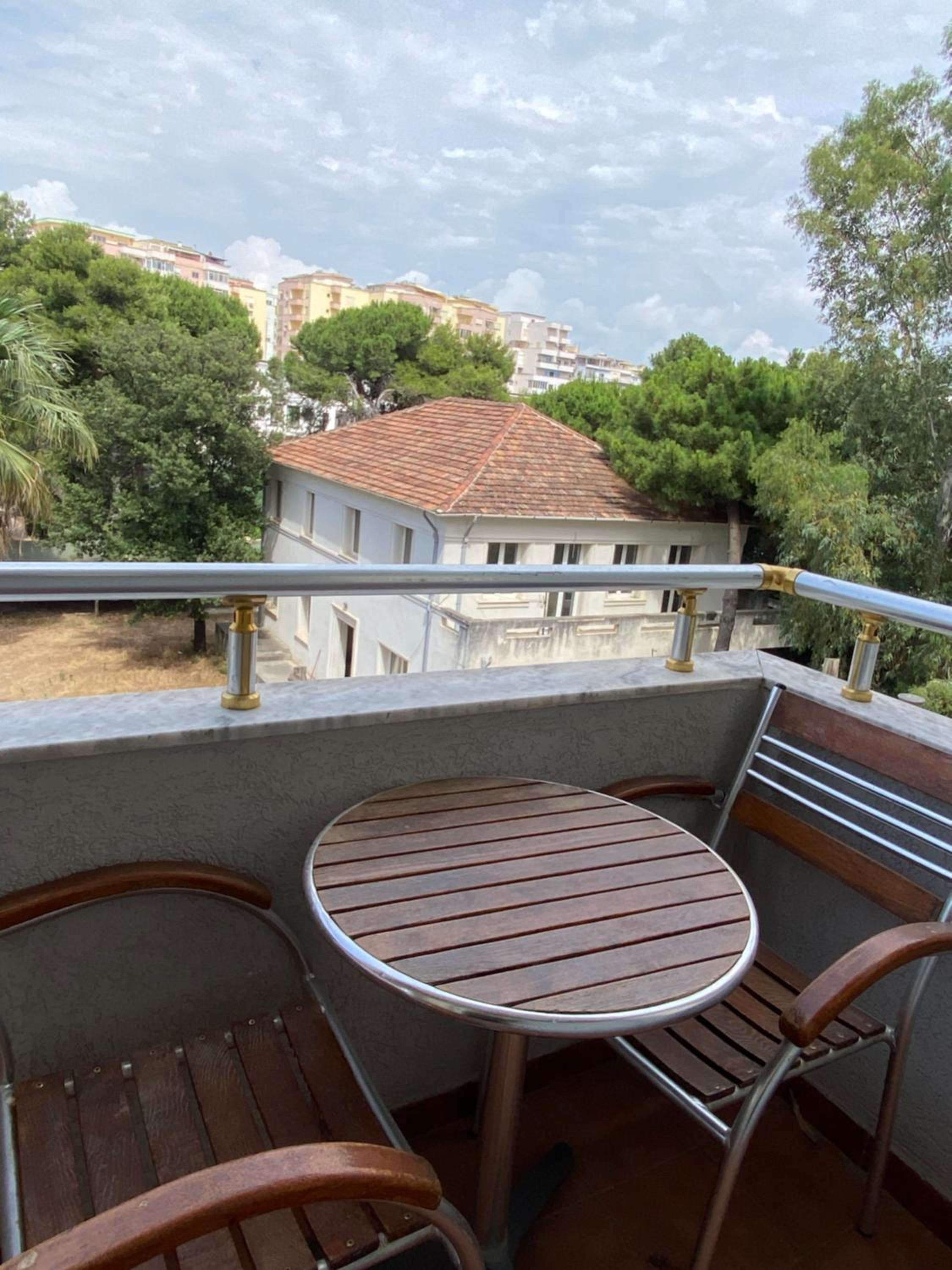 Zani’s Apartments
