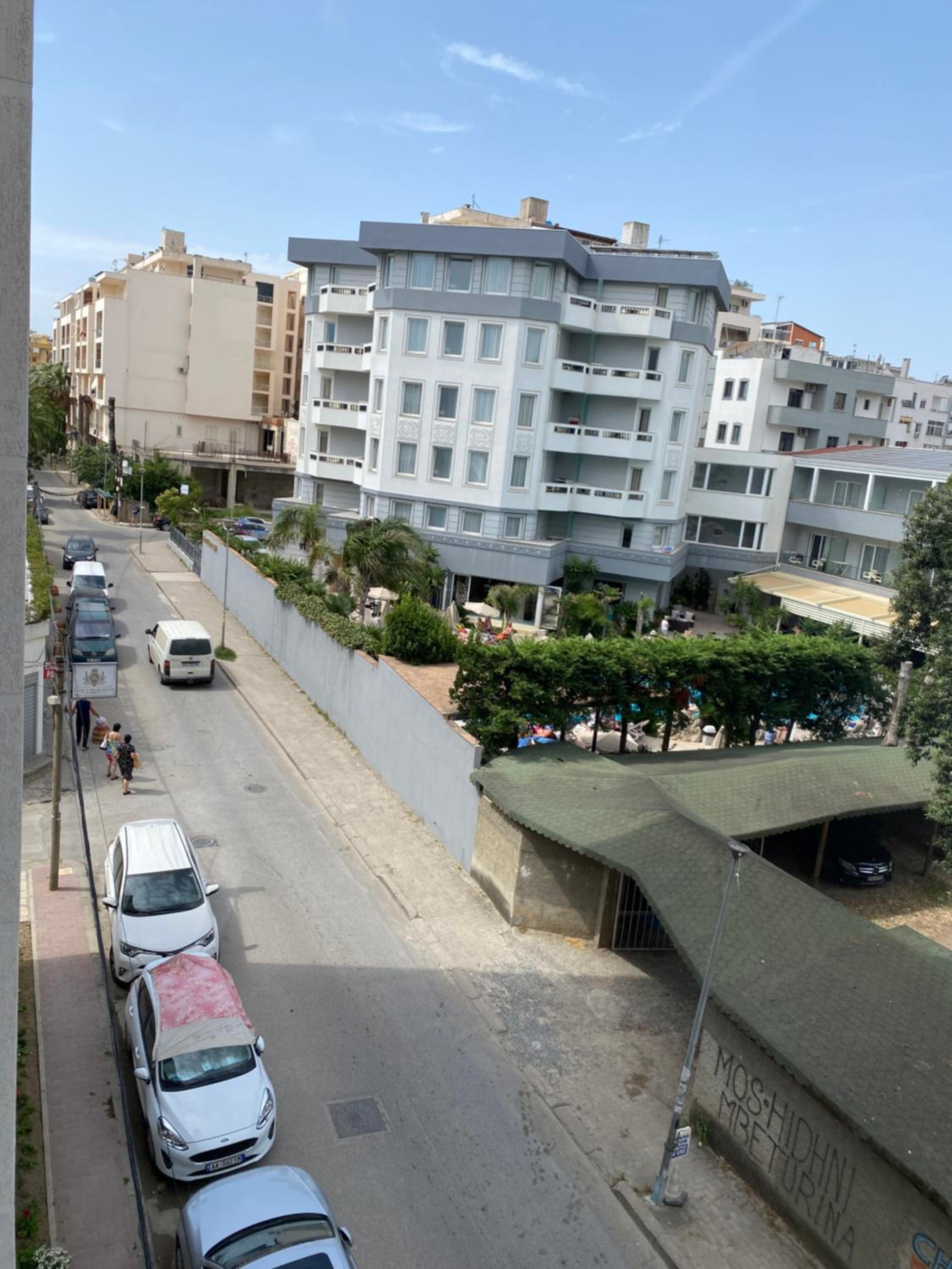 Zani’s Apartments