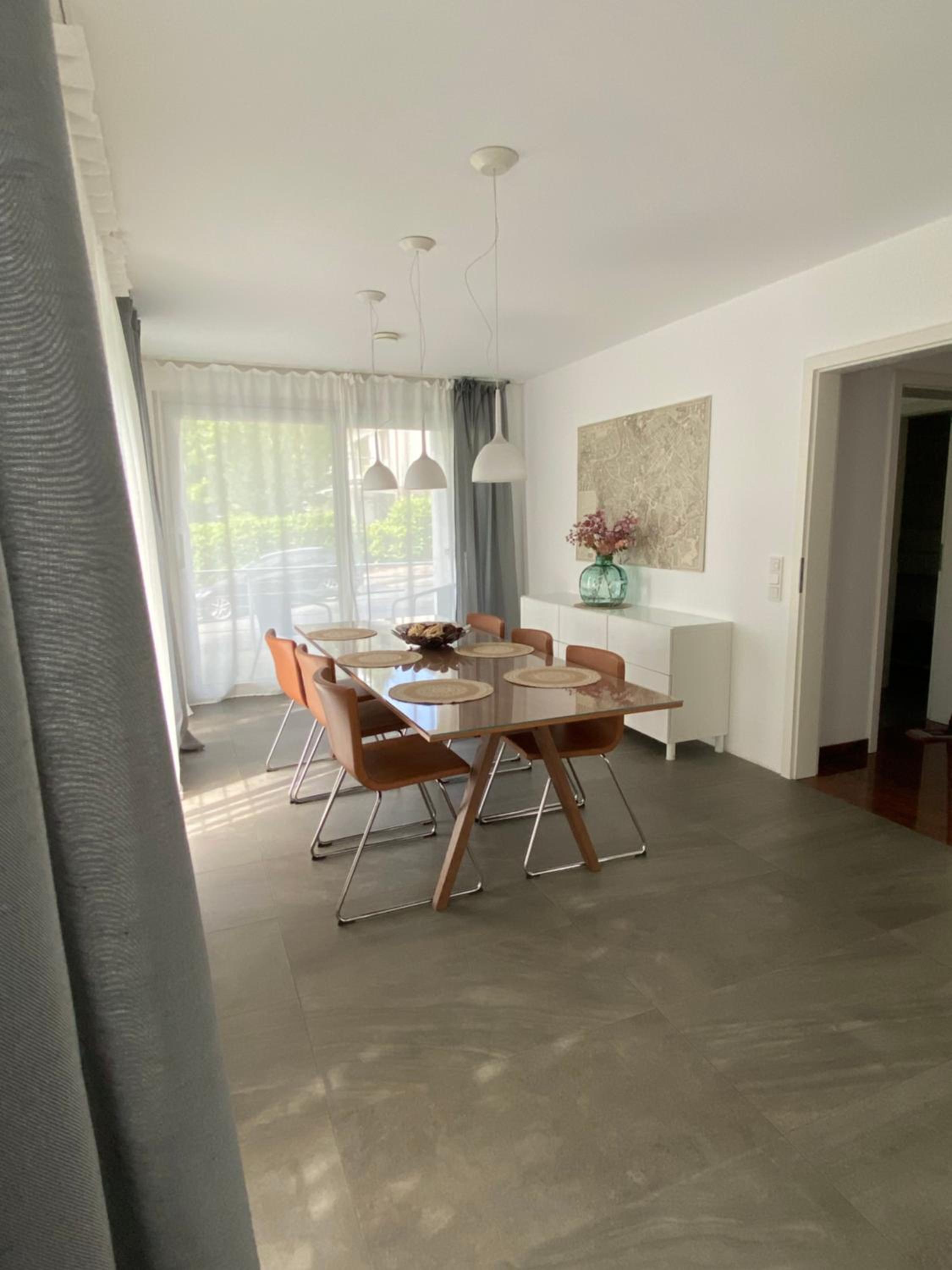 Modernes Ferienhaus mit 2 Balkonen, Terrasse und Garten !