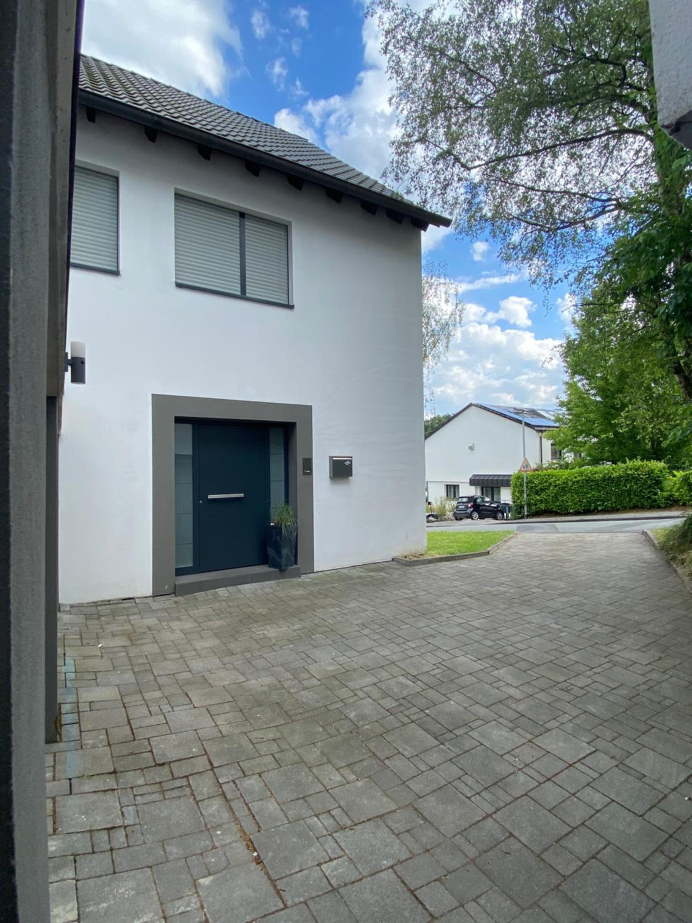 Modernes Ferienhaus mit 2 Balkonen, Terrasse und Garten !