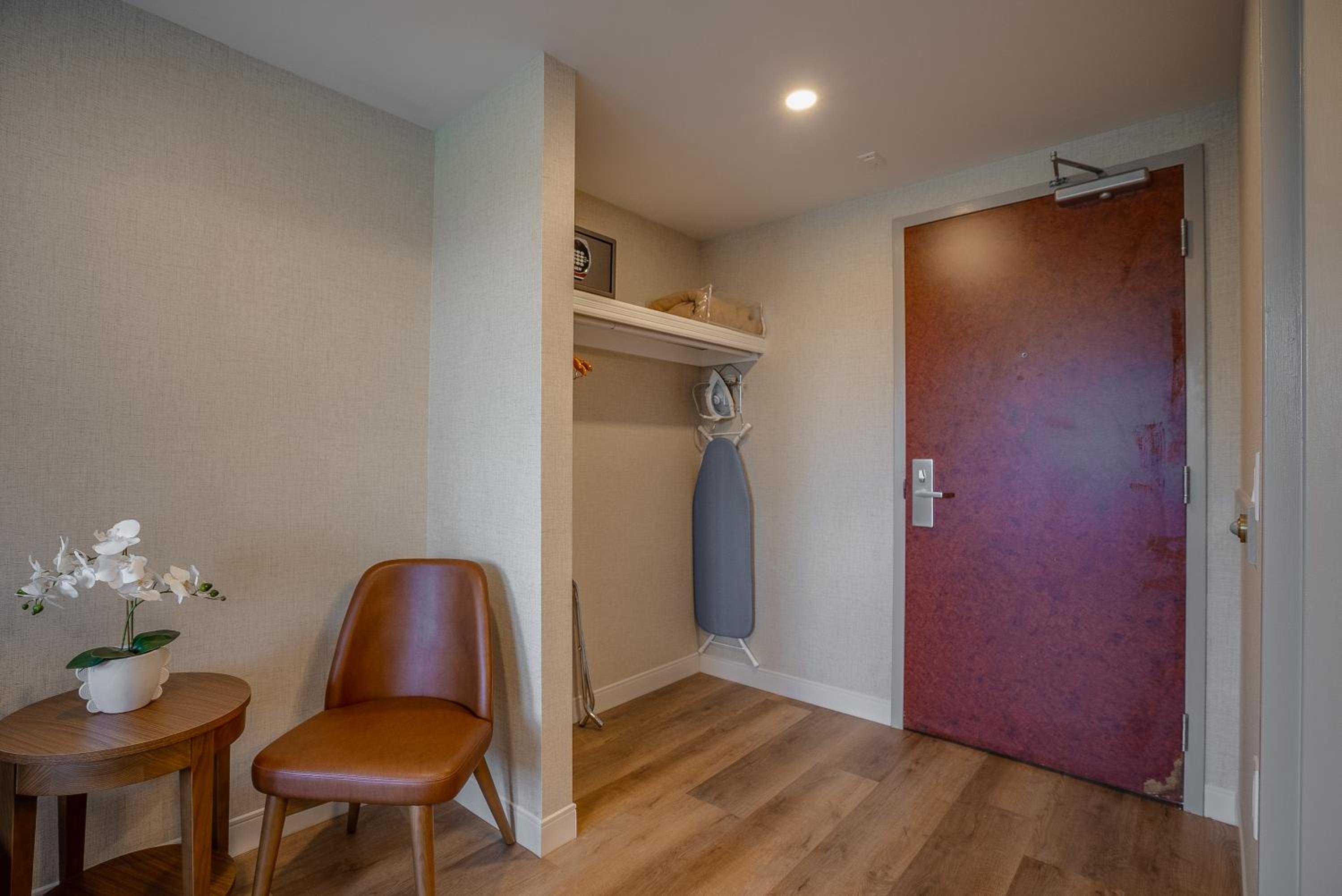 Monte Carlo Inn Oakville Suites - Property Image 52