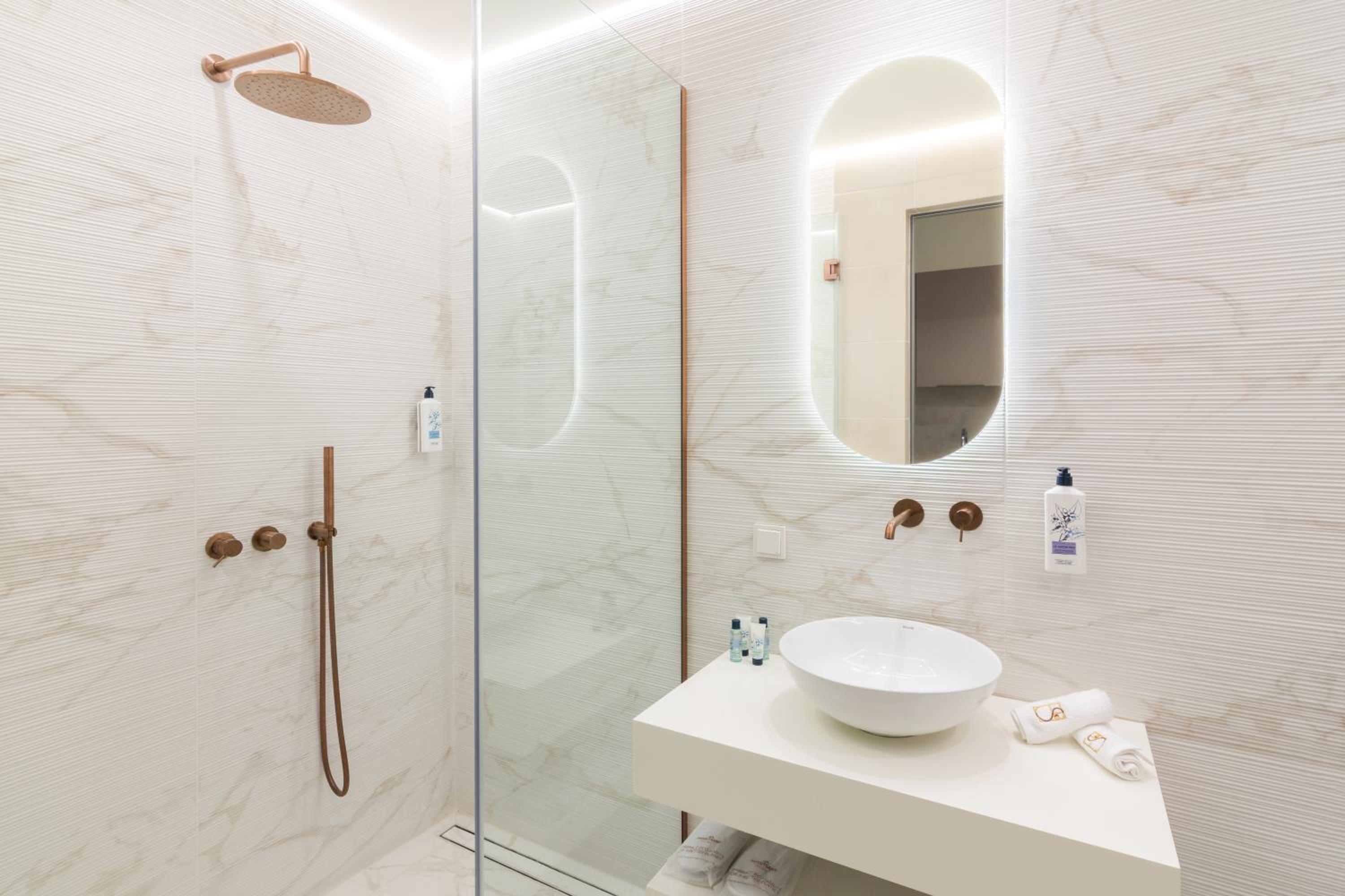 Socrates Fully Equipped Apartments with Unique Design