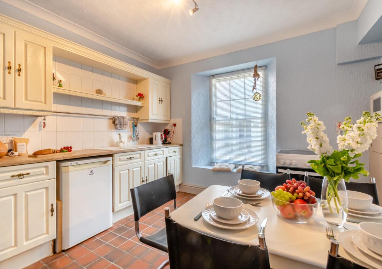 2 Bed in Tenby oc-a29343 view 3