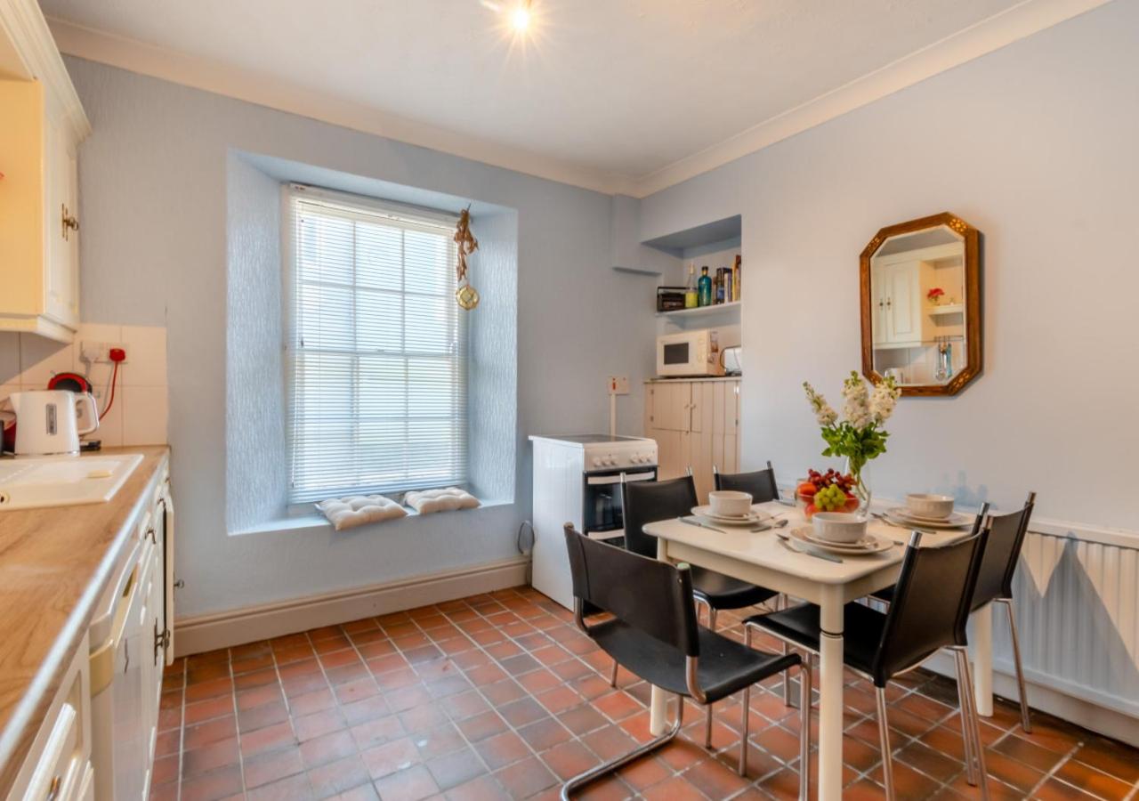 2 Bed in Tenby oc-a29343 view 4