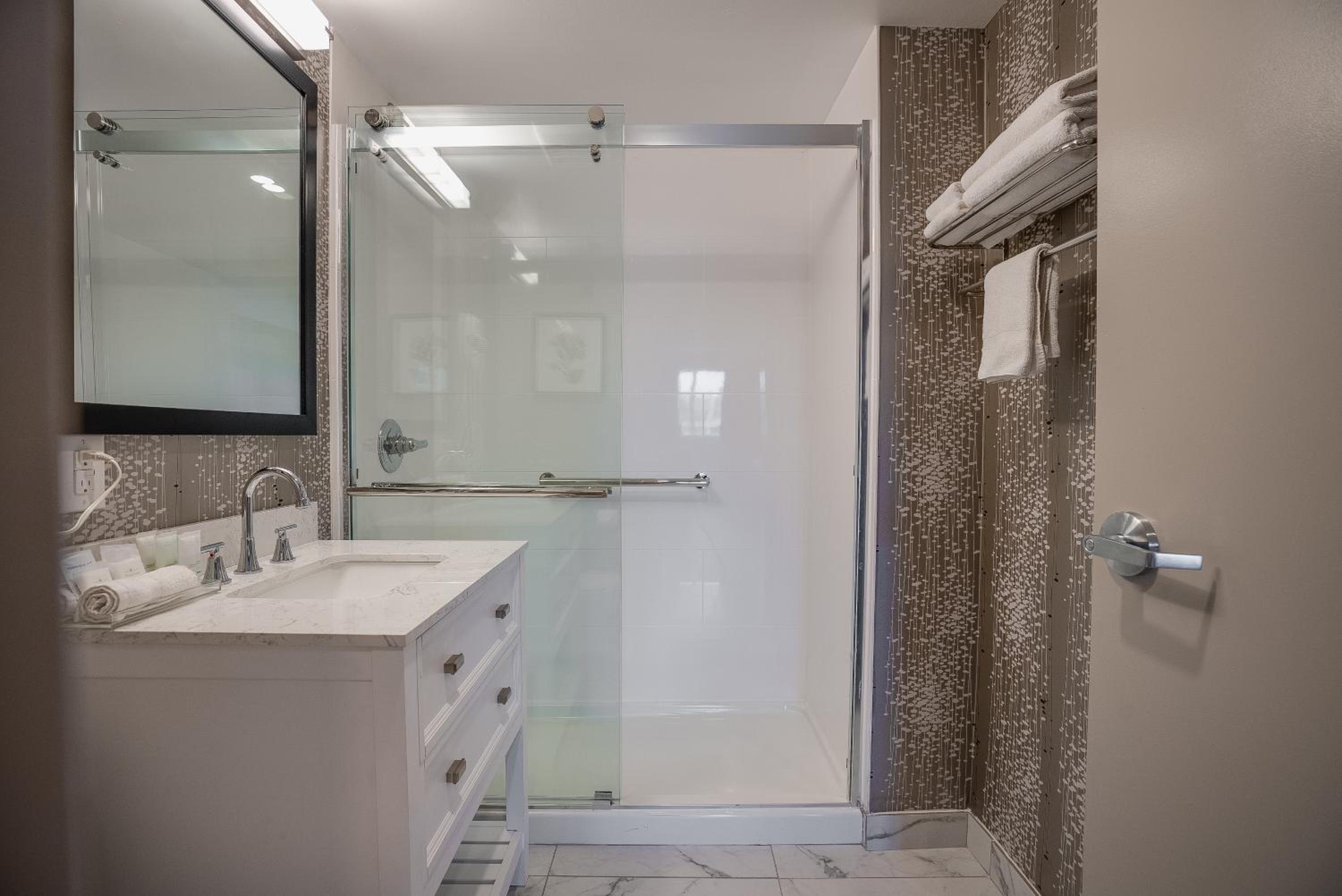 Monte Carlo Inn Oakville Suites - Property Image 25