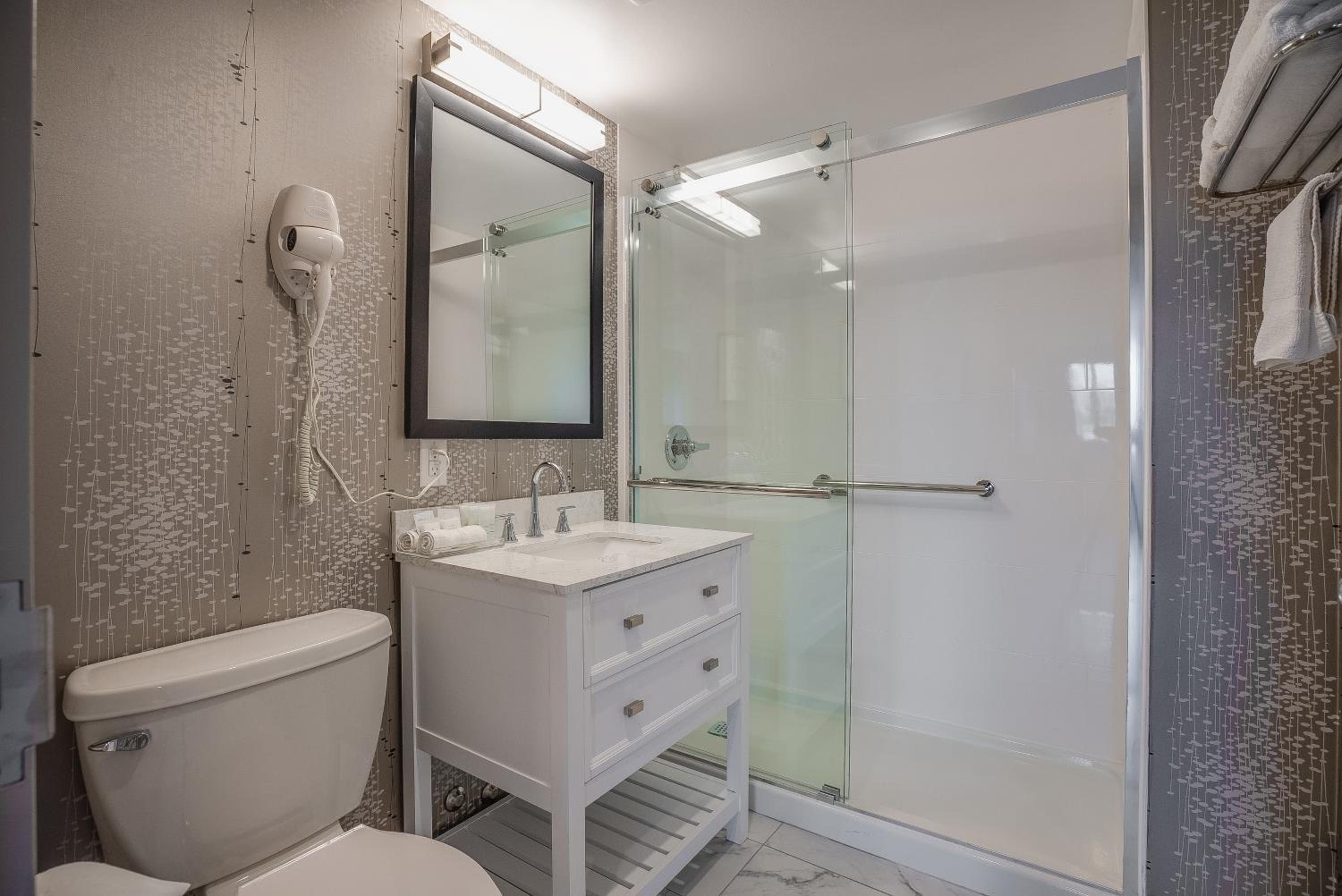 Monte Carlo Inn Oakville Suites - Property Image 24