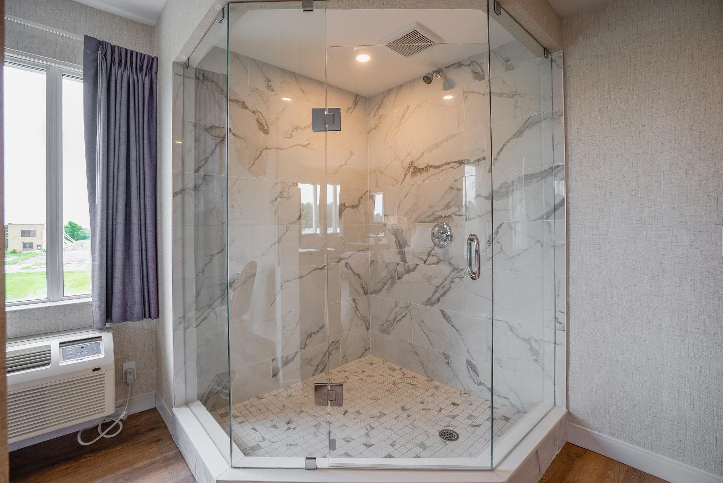 Monte Carlo Inn Oakville Suites - Property Image 21