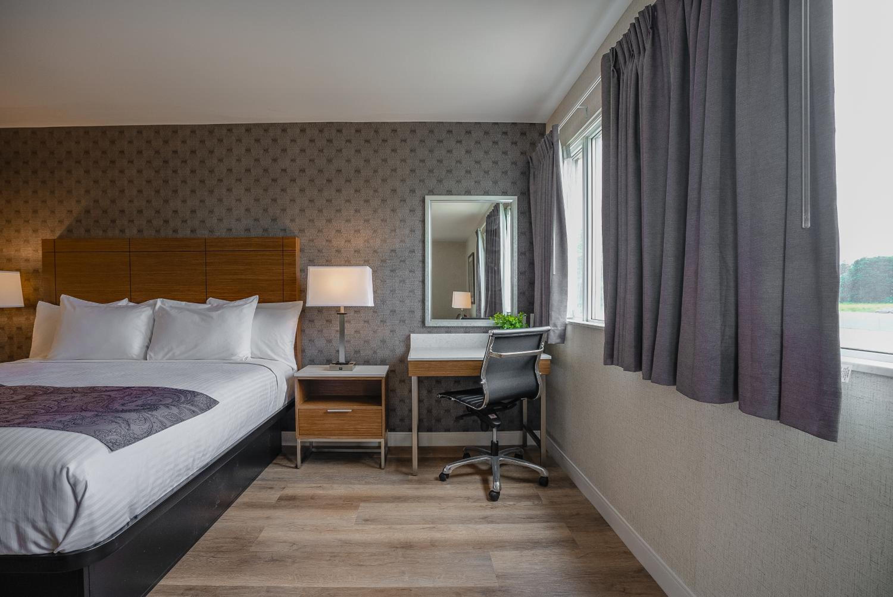 Monte Carlo Inn Oakville Suites - Property Image 23