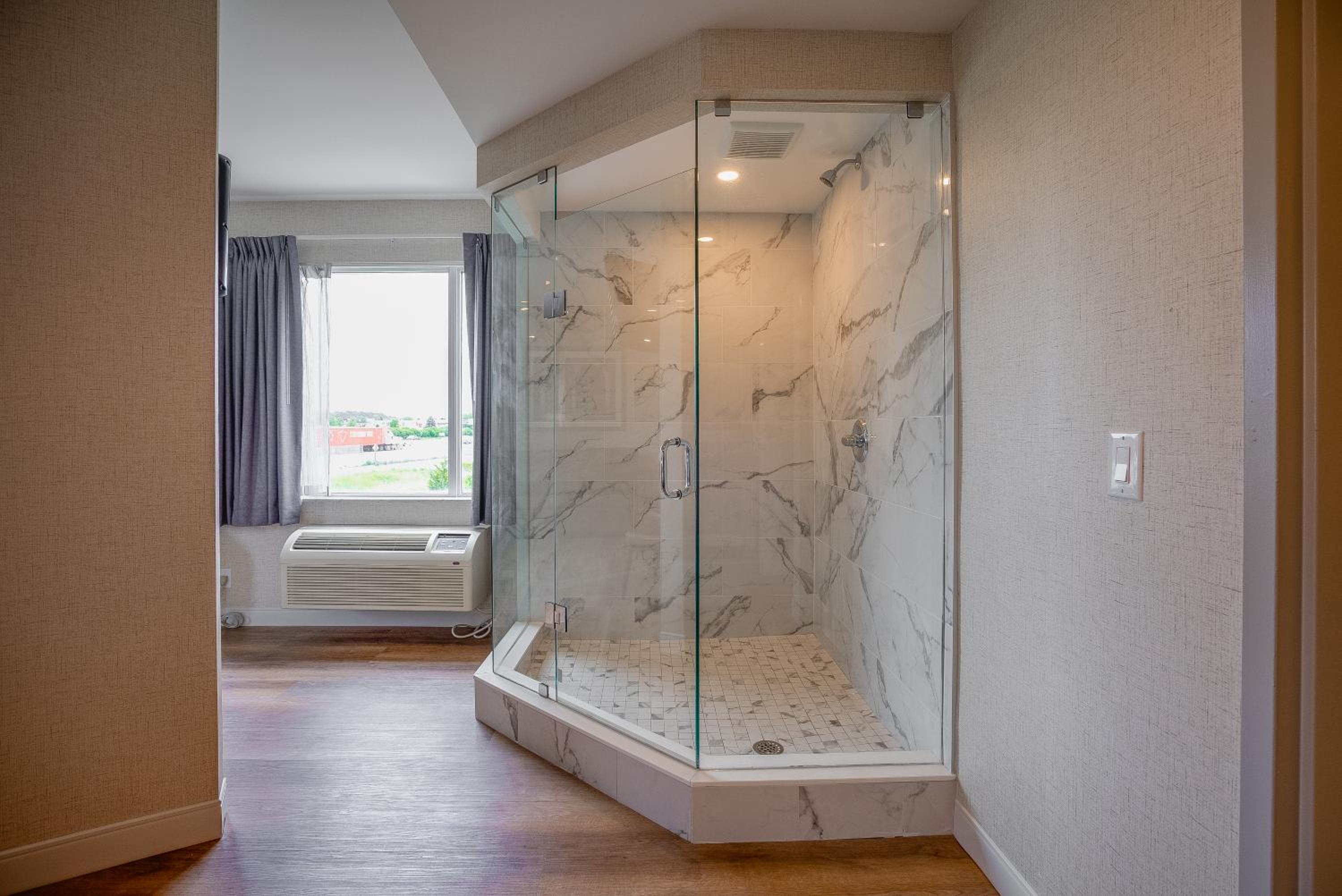 Monte Carlo Inn Oakville Suites - Property Image 29