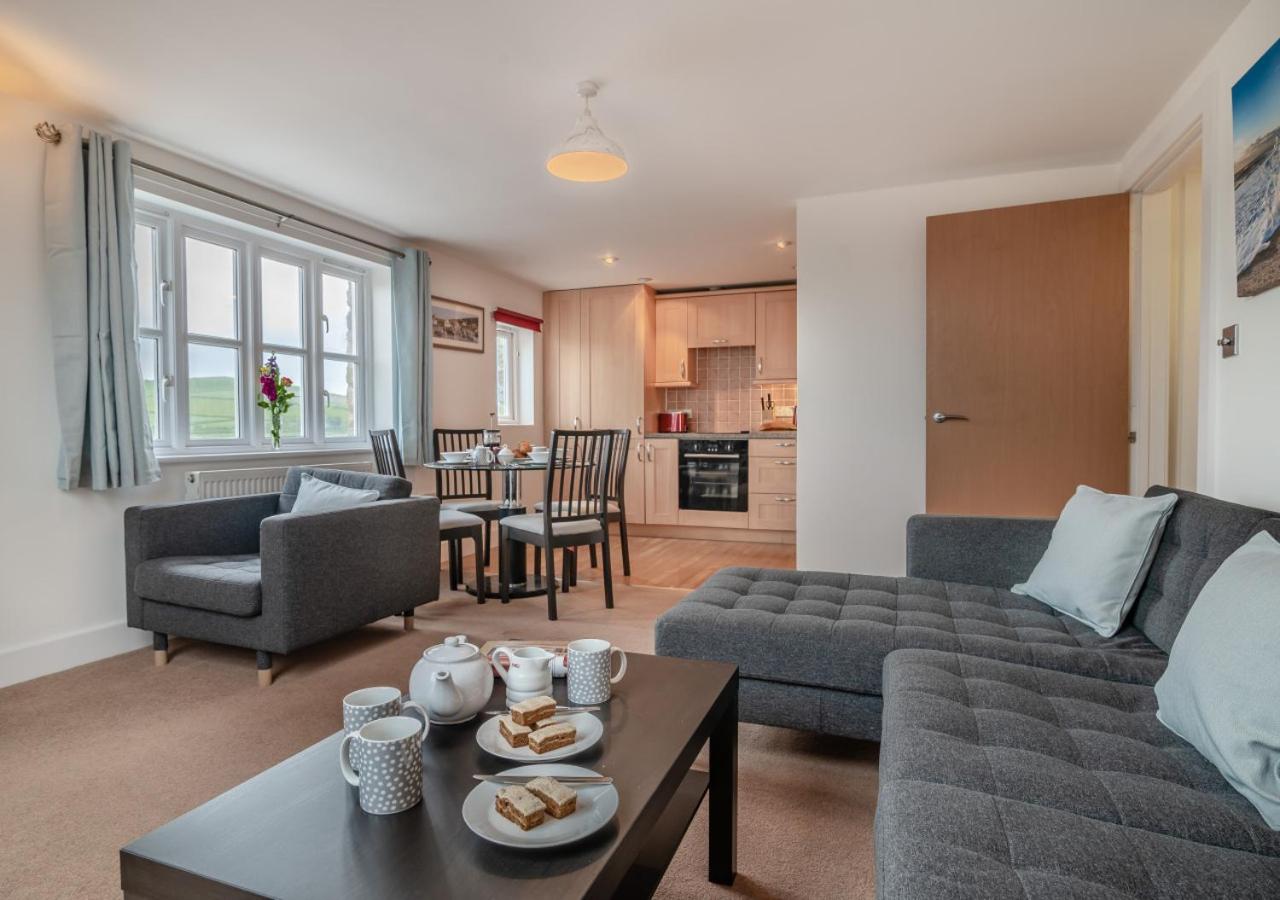 2 Bed in West Bay oc-m29216