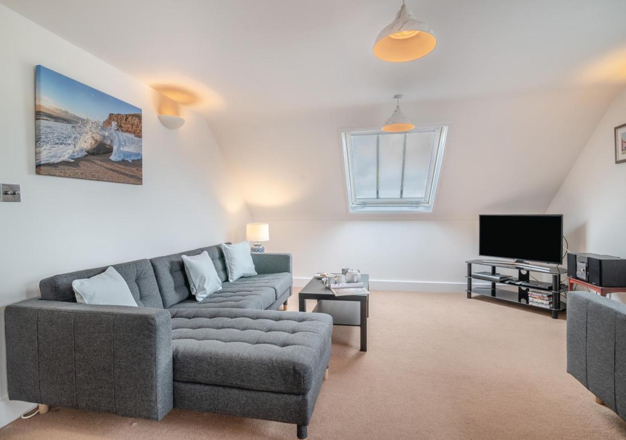 2 Bed in West Bay oc-m29216