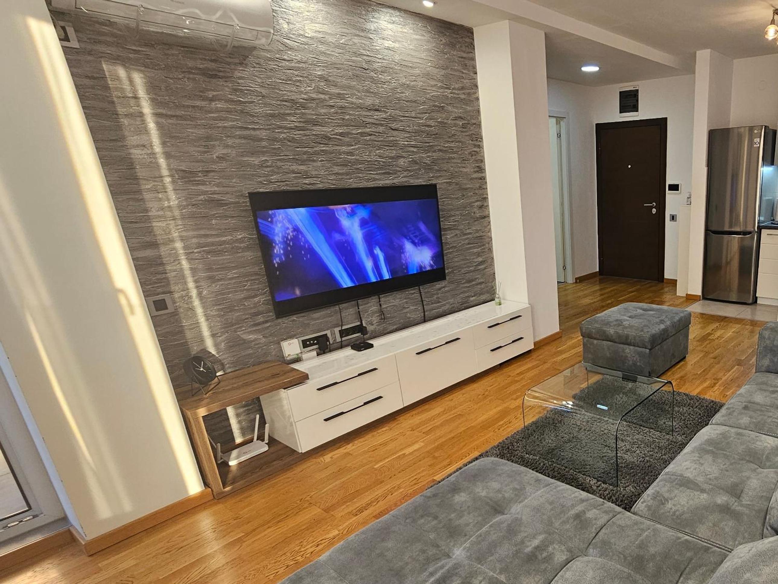 BC Luxury Apartment ARIA & Private Garage & Sunset Terrace view 4
