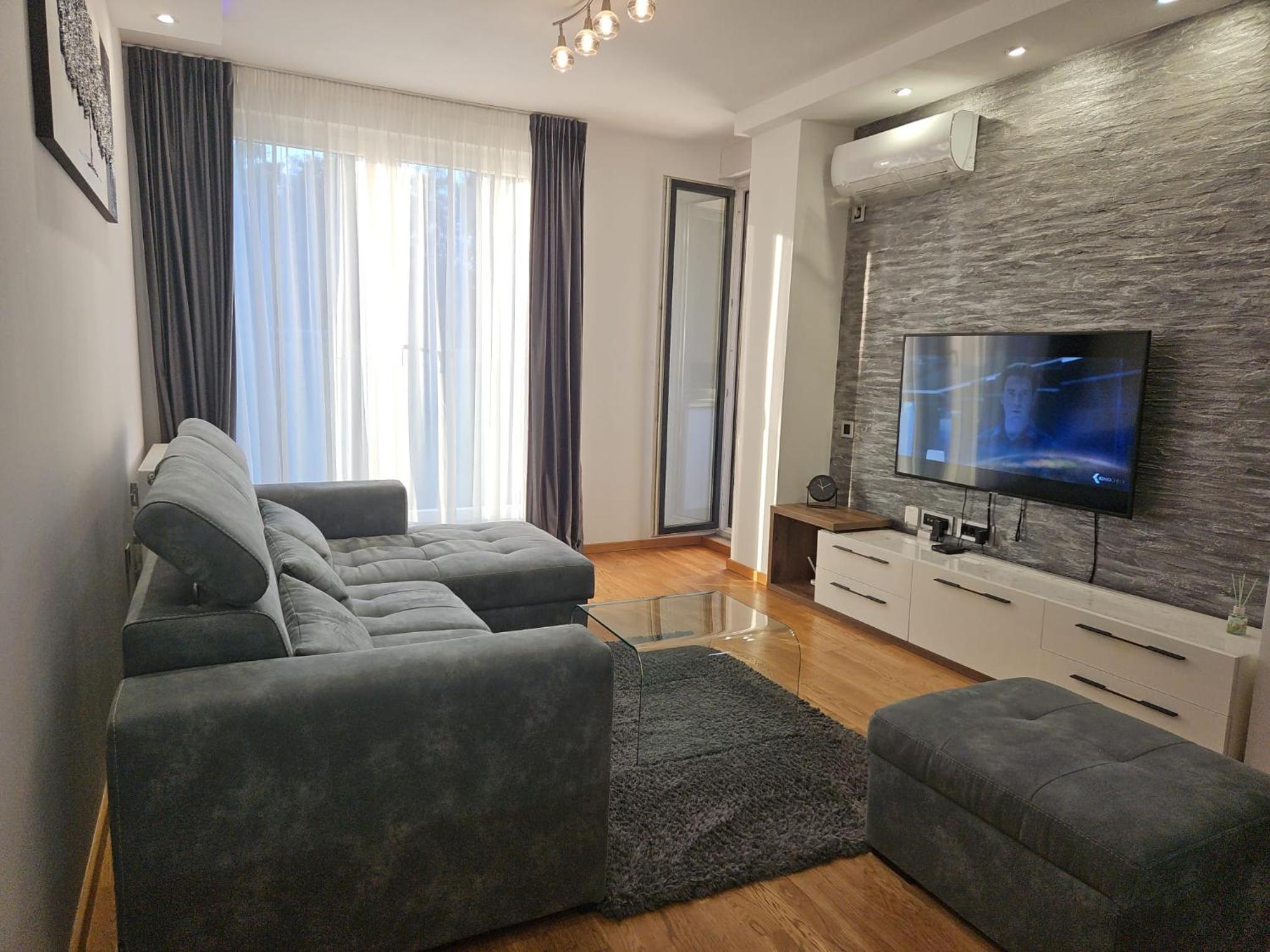 BC Luxury Apartment ARIA & Private Garage & Sunset Terrace view 2