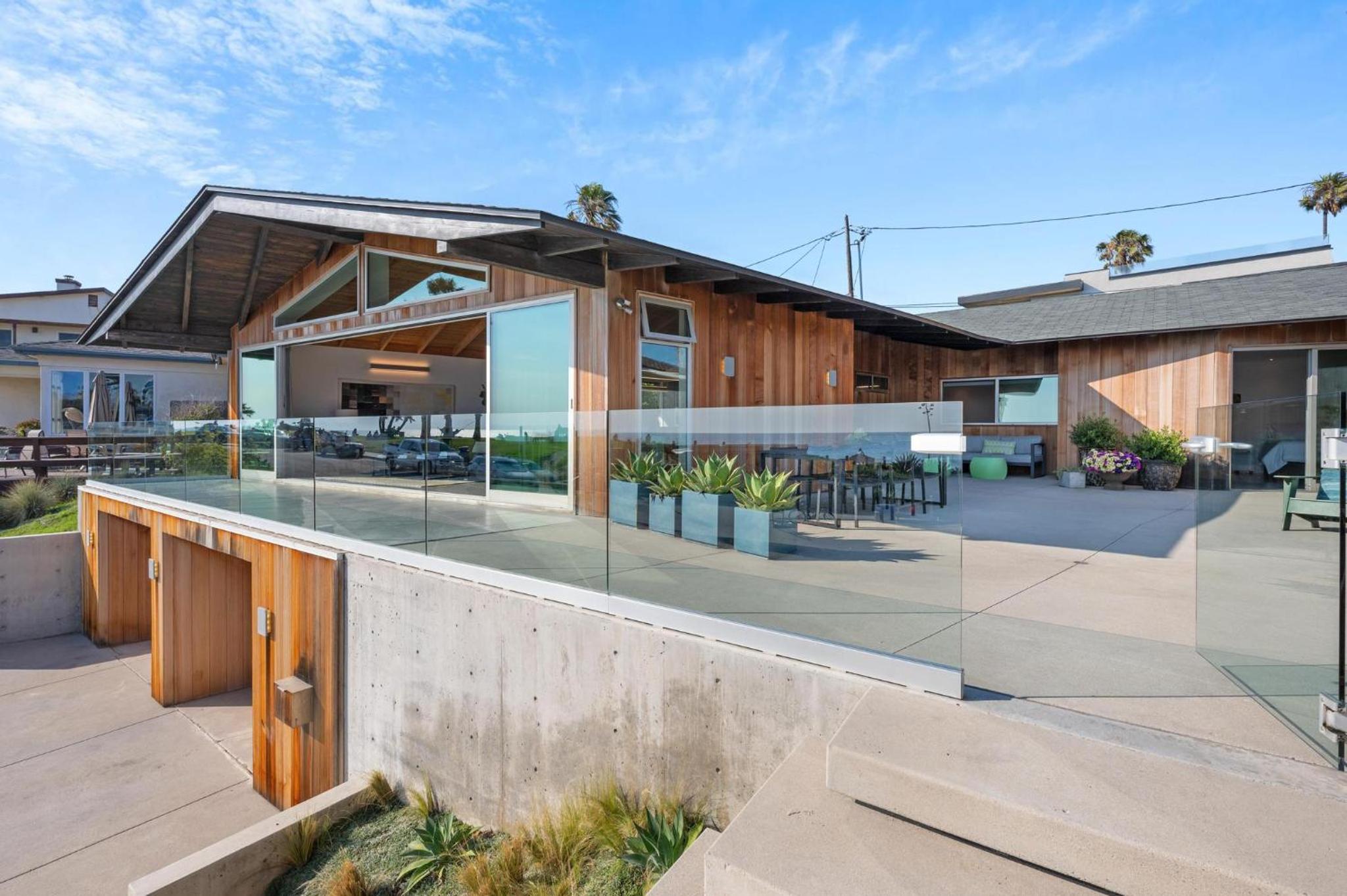 B5407 Beachfront Modern view 5