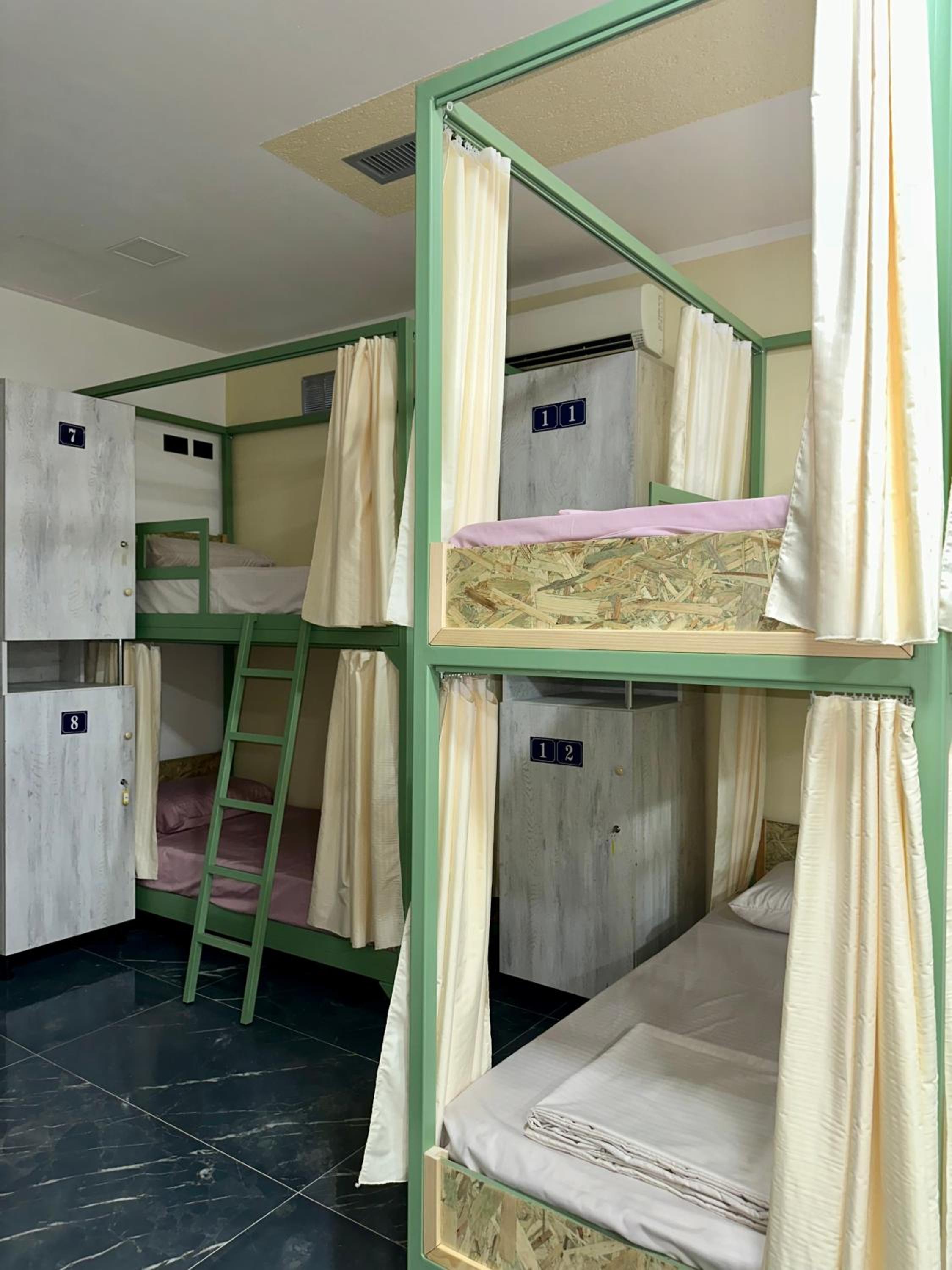 Canarin Hostel