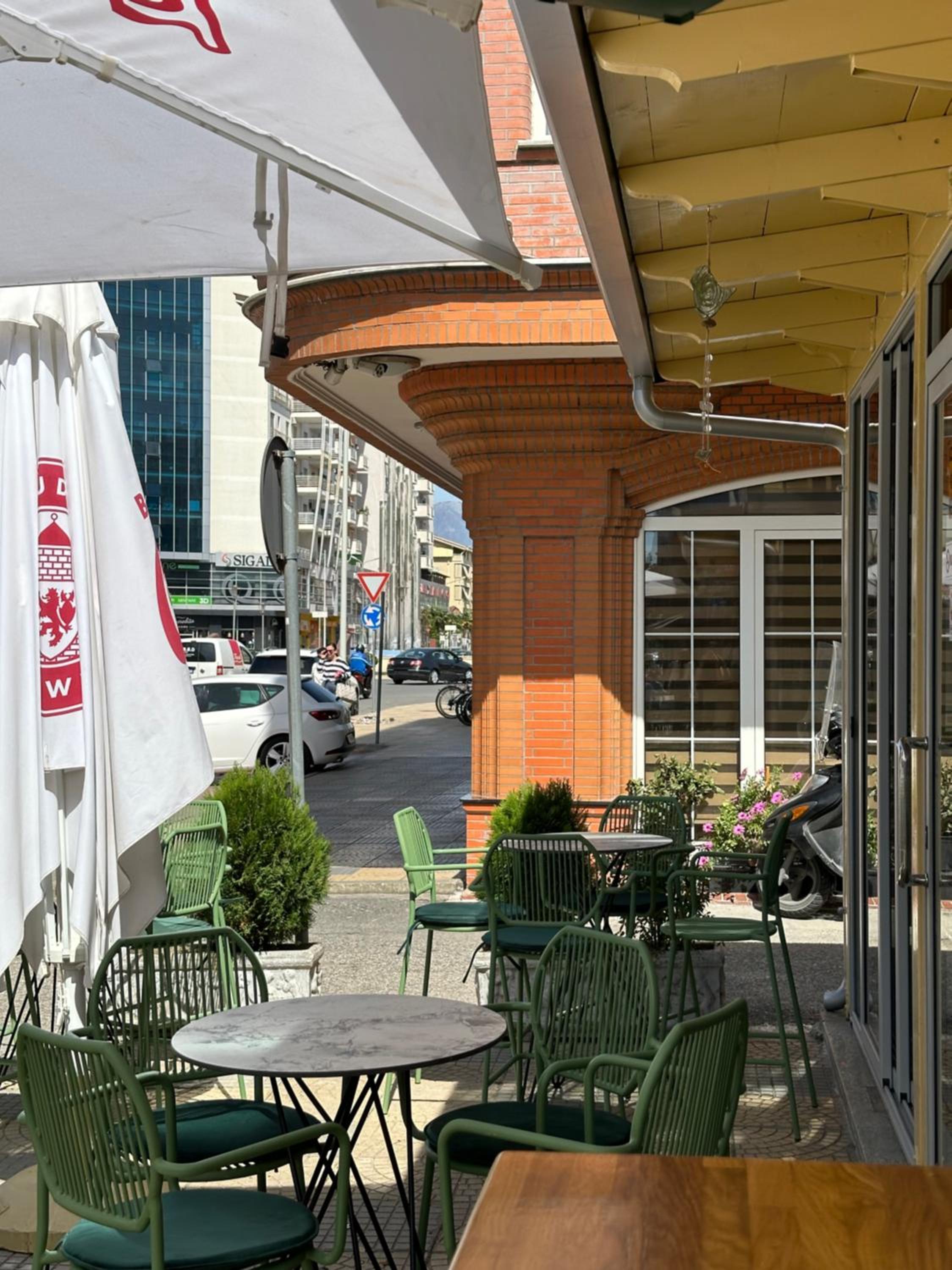 Canarin Hostel
