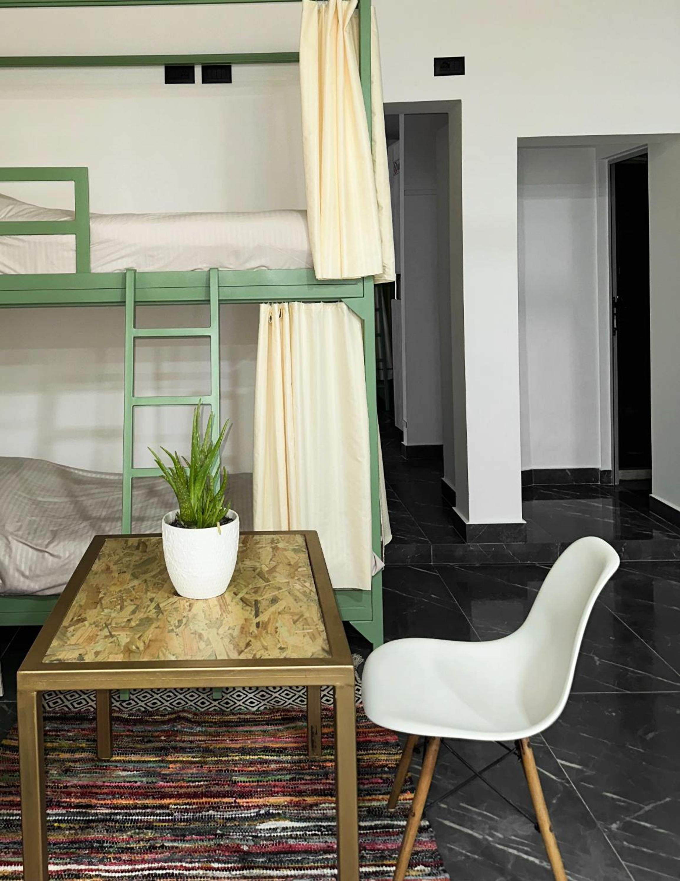 Canarin Hostel
