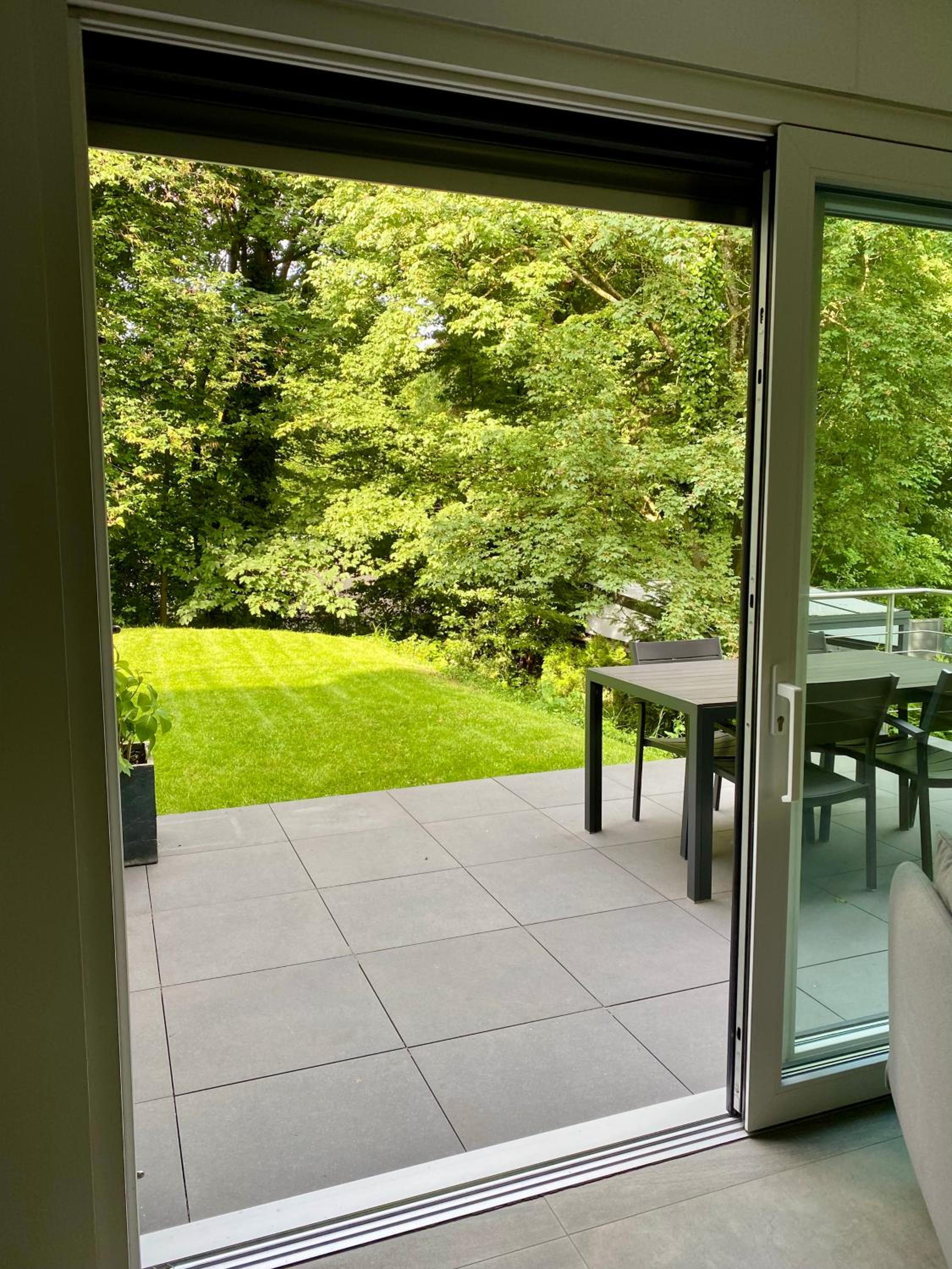 Modernes Ferienhaus mit 2 Balkonen, Terrasse und Garten !