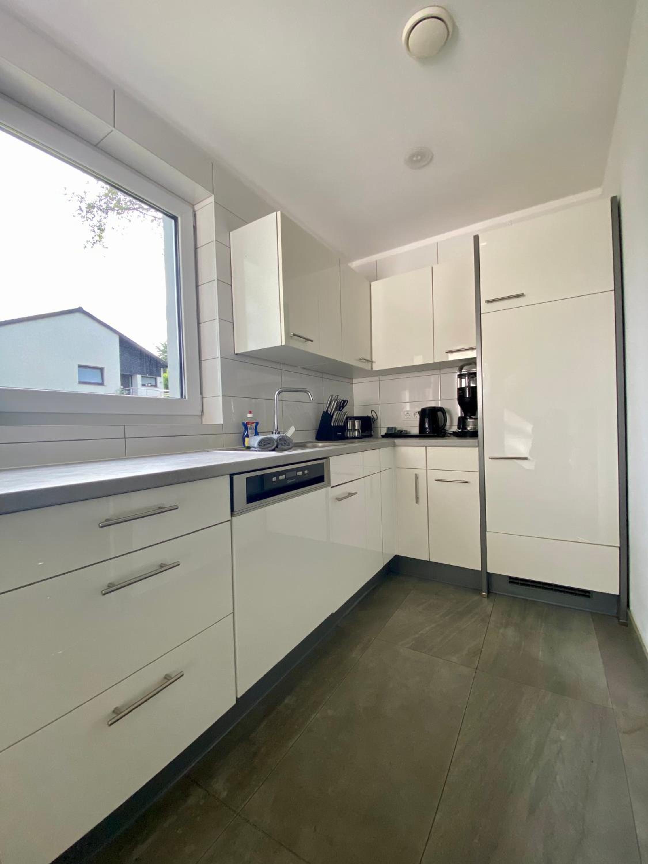Modernes Ferienhaus mit 2 Balkonen, Terrasse und Garten !
