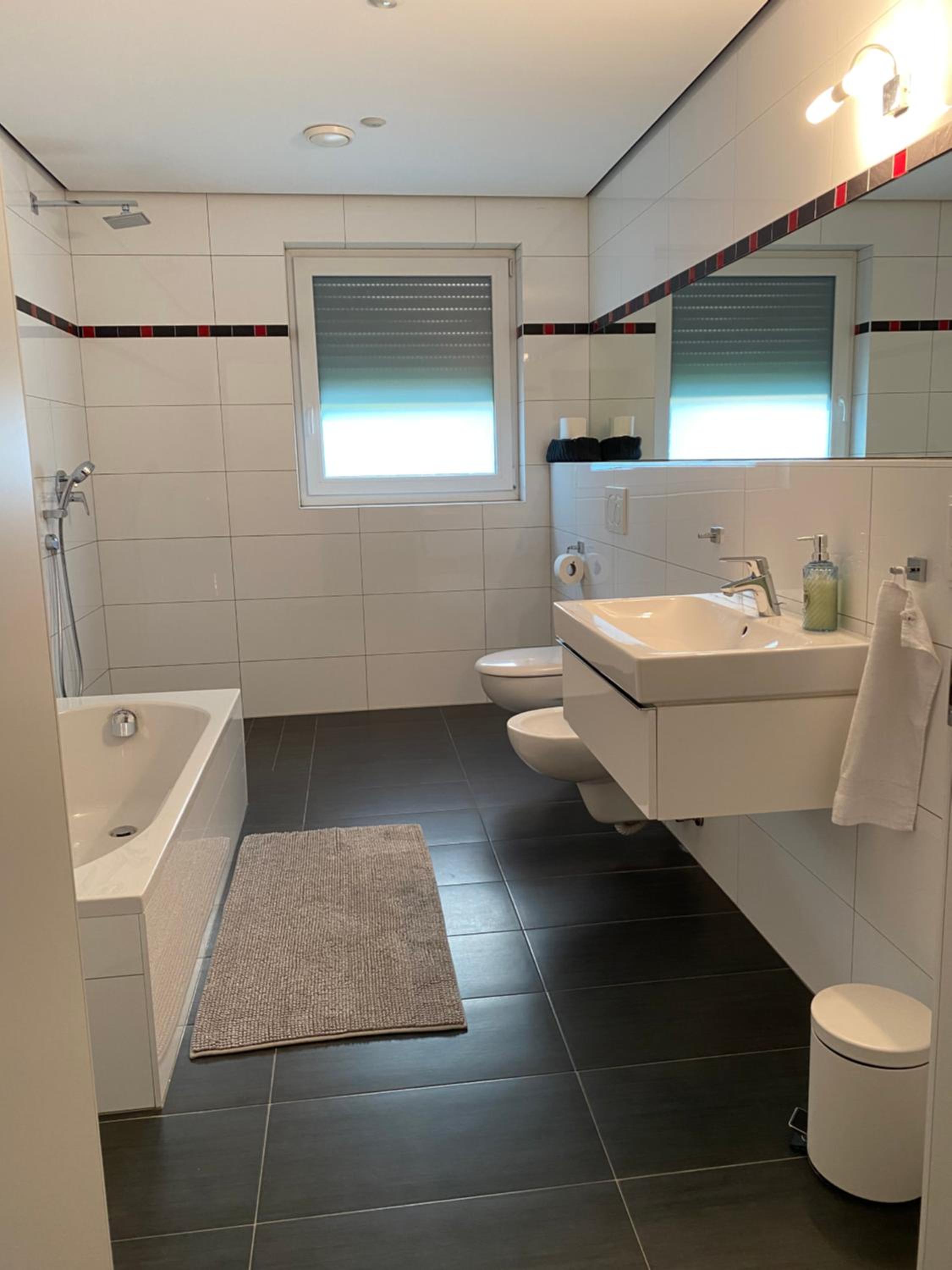 Modernes Ferienhaus mit 2 Balkonen, Terrasse und Garten !