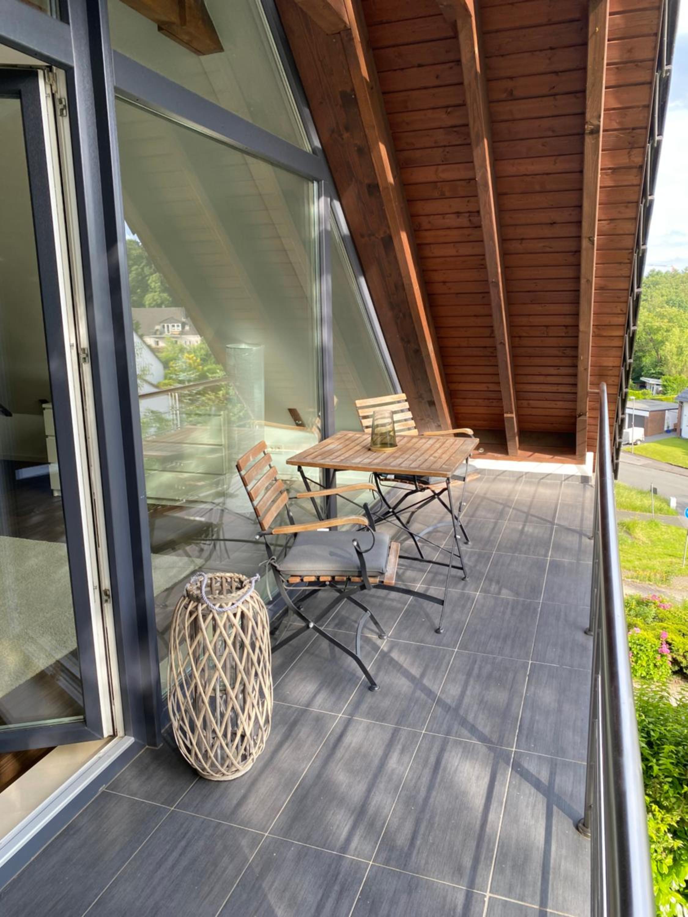 Modernes Ferienhaus mit 2 Balkonen, Terrasse und Garten !