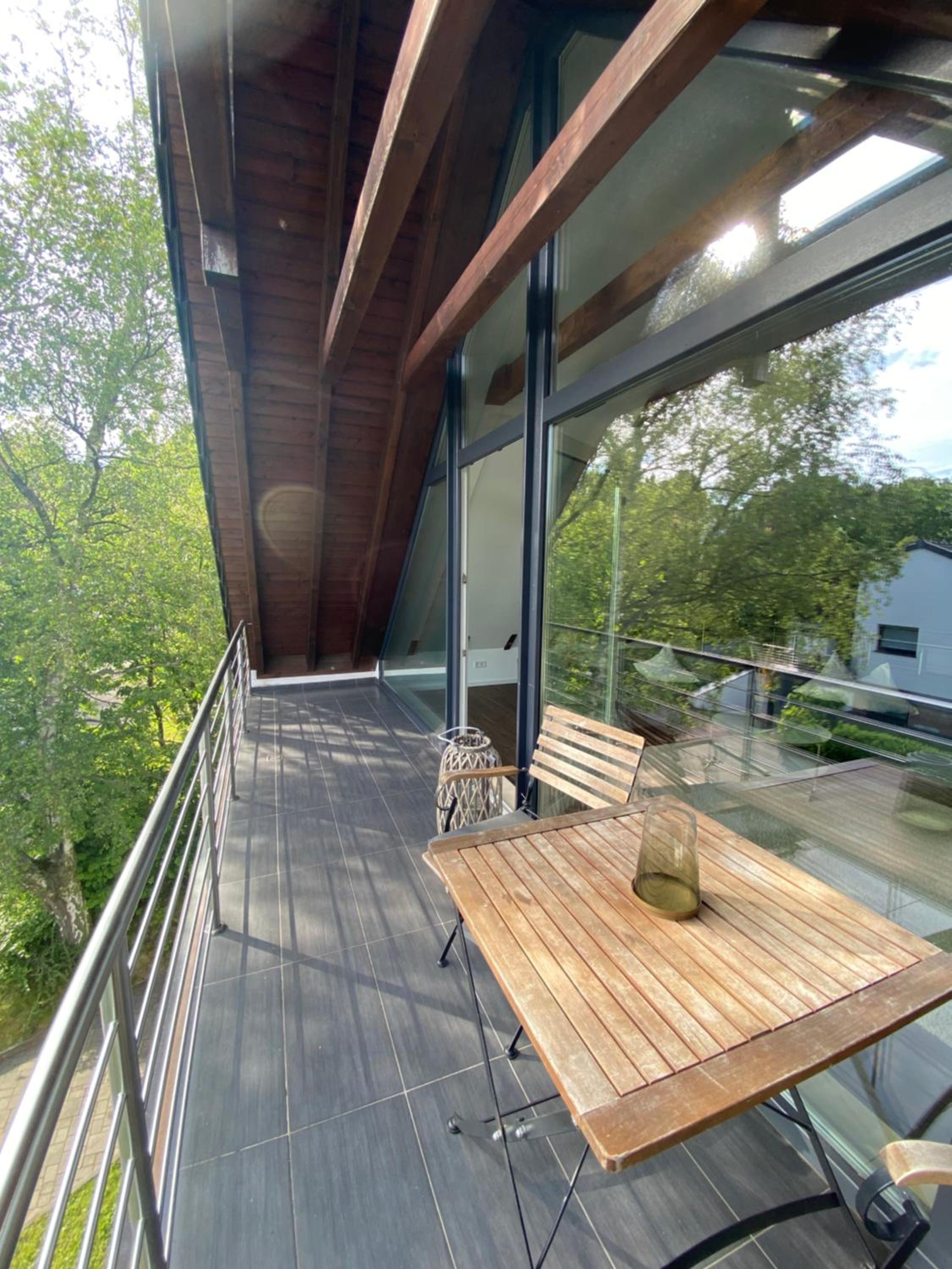 Modernes Ferienhaus mit 2 Balkonen, Terrasse und Garten !