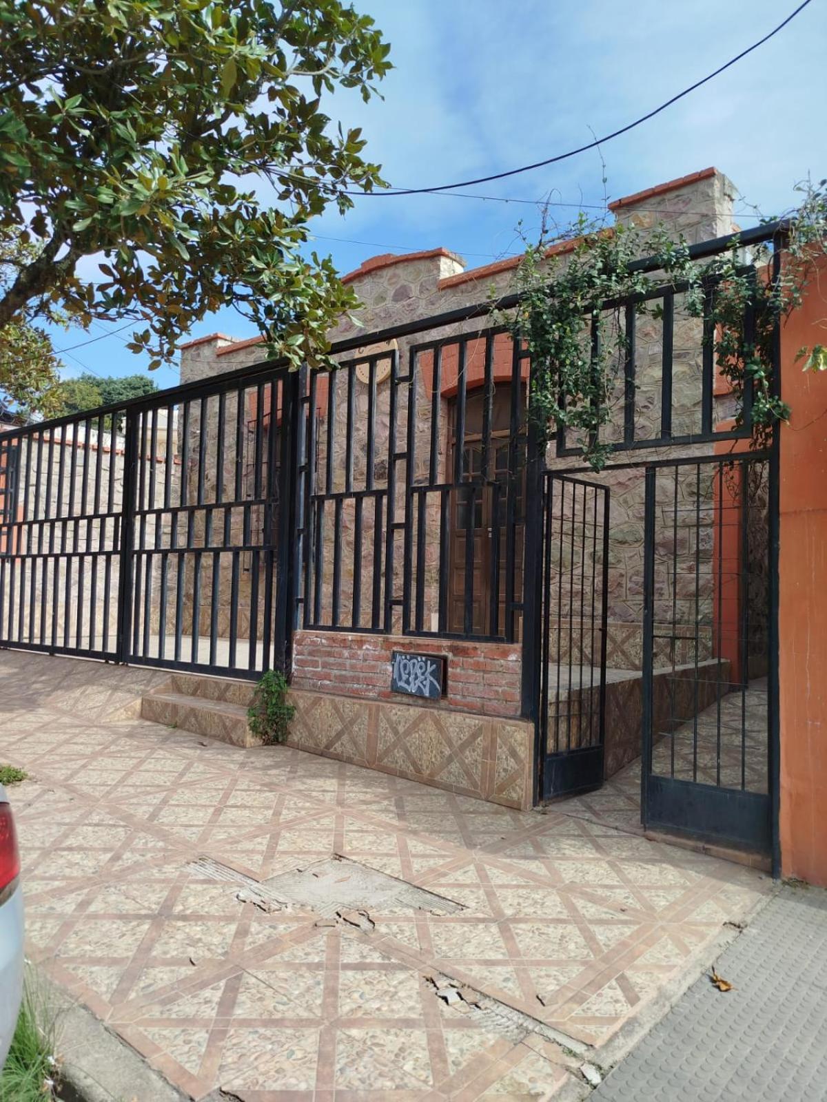 Hostel Custom