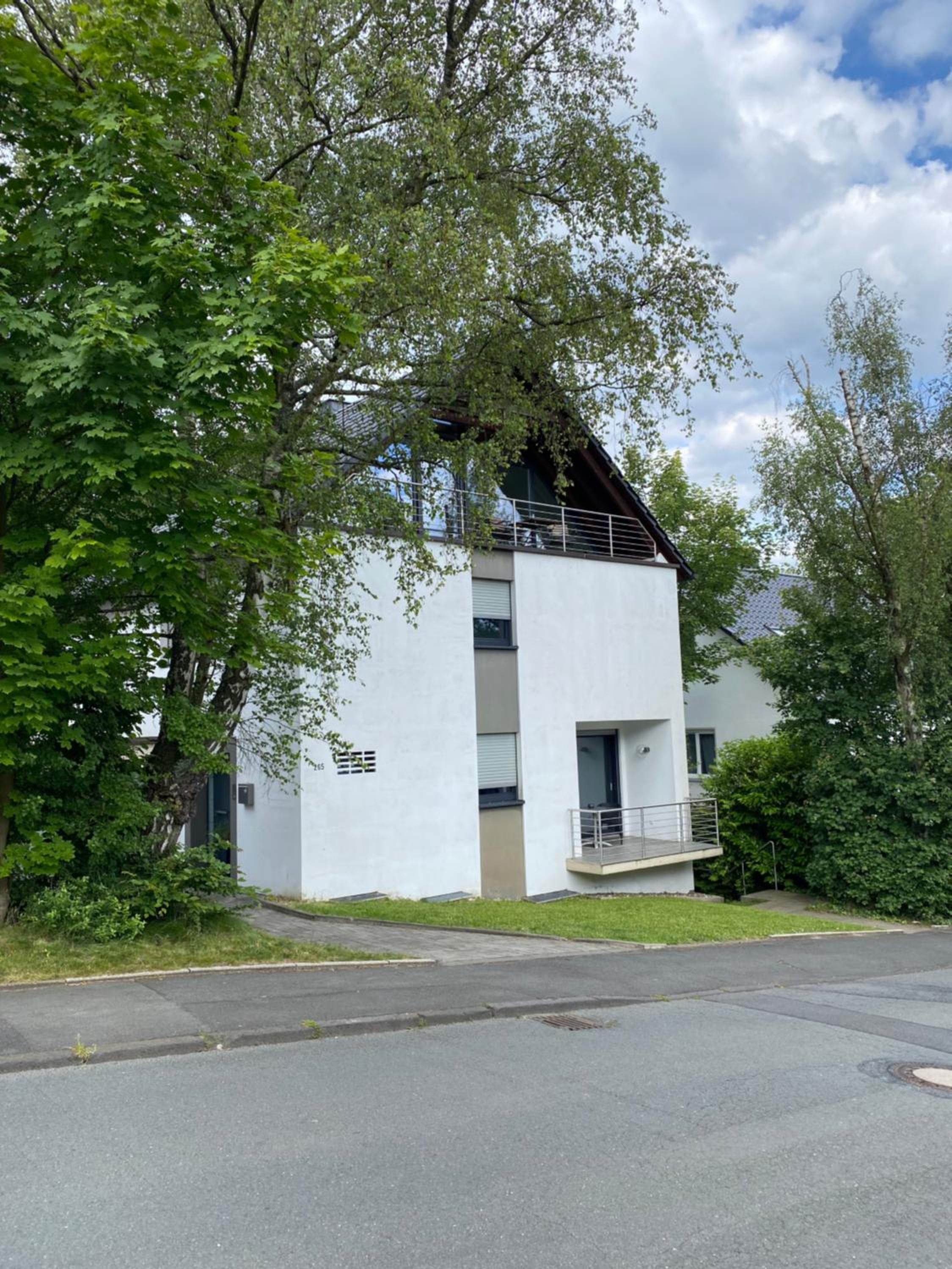 Modernes Ferienhaus mit 2 Balkonen, Terrasse und Garten !