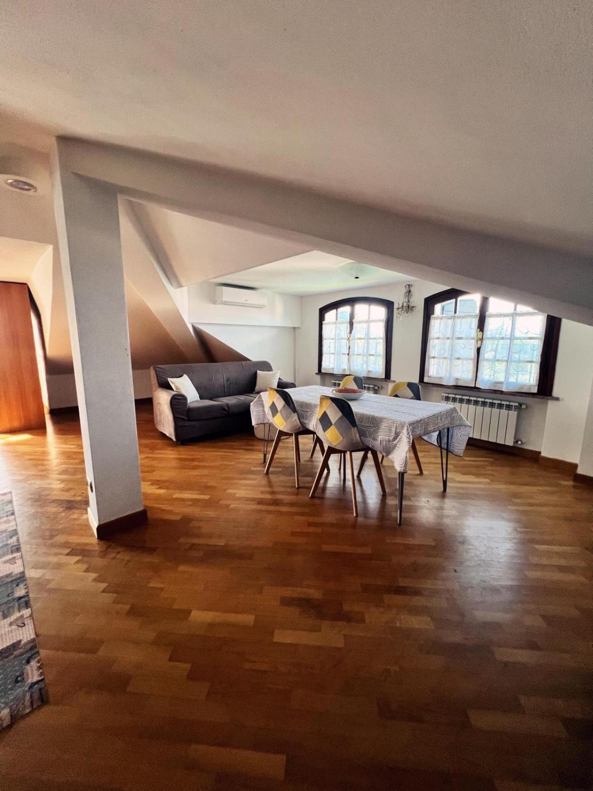 Appartamento mansardato con vista lago