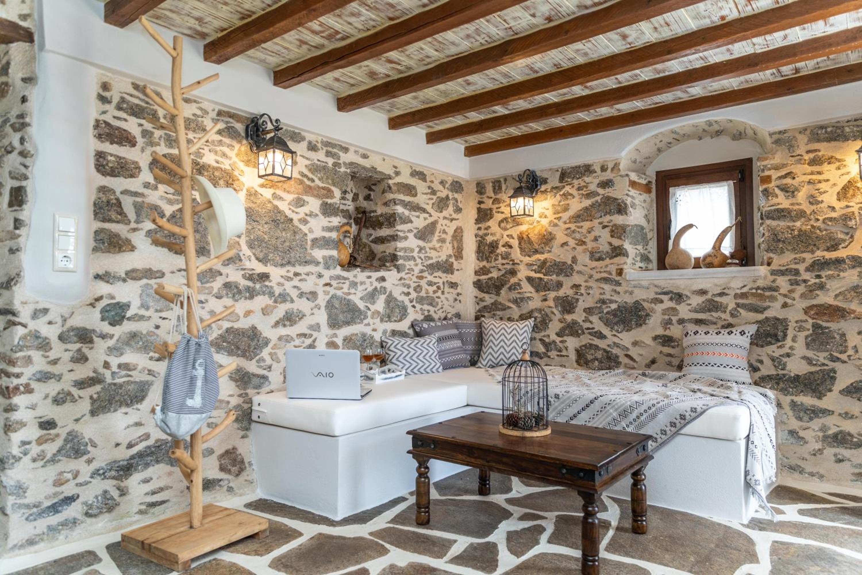 Peratsi Stone Houses