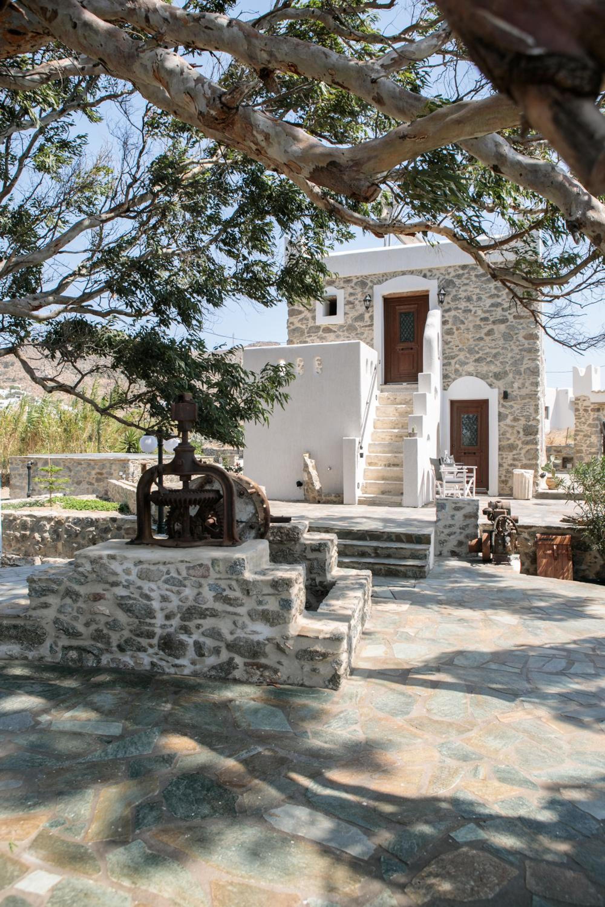 Peratsi Stone Houses