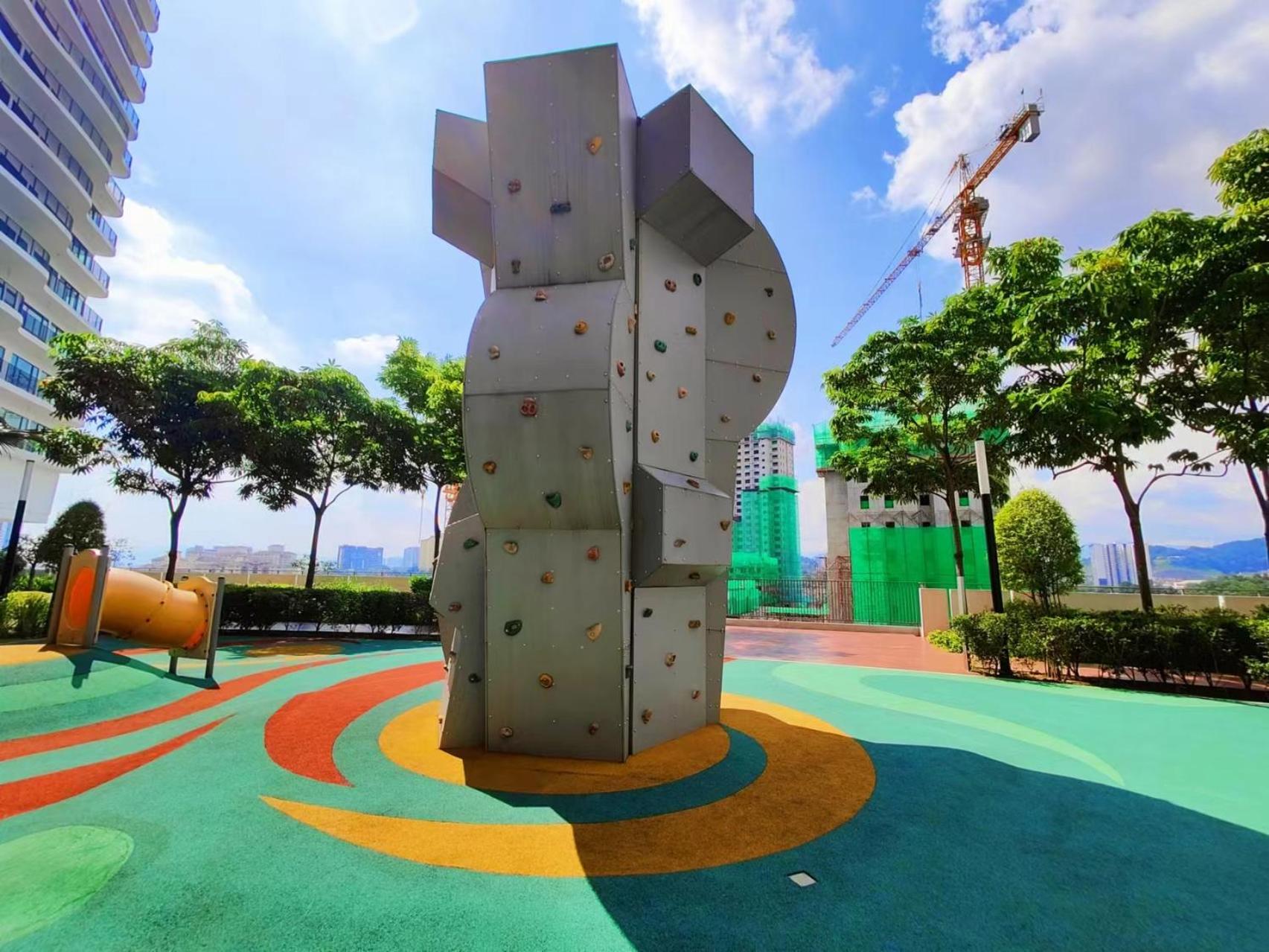 Central KL City Condo with Balcony Infinity Pool & LRT MRT & KLCC Mall Access