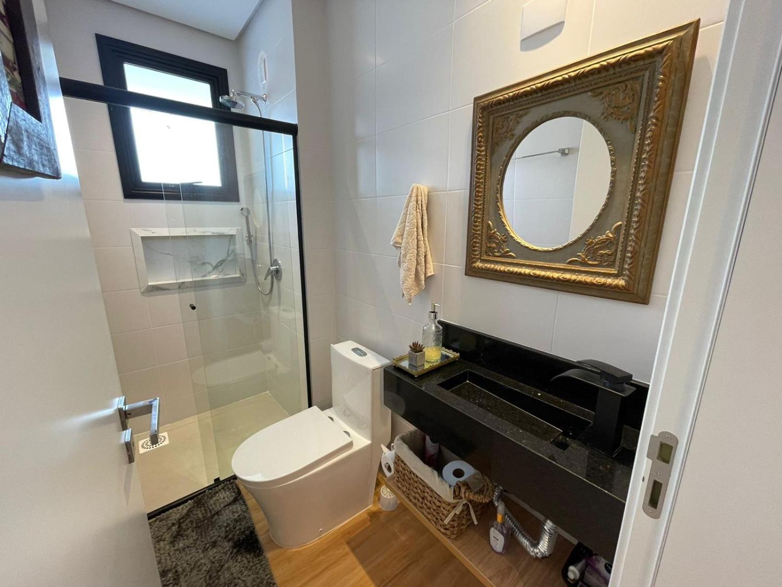 cód 130 - Excelente apartamento amplo e decorado.
