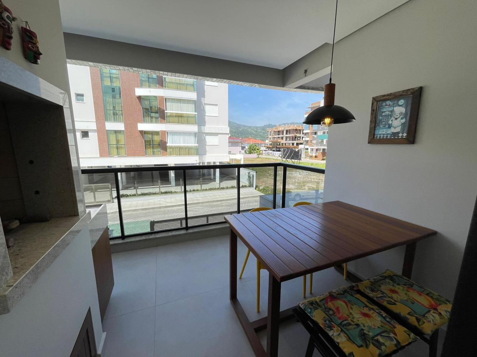 cód 130 - Excelente apartamento amplo e decorado.