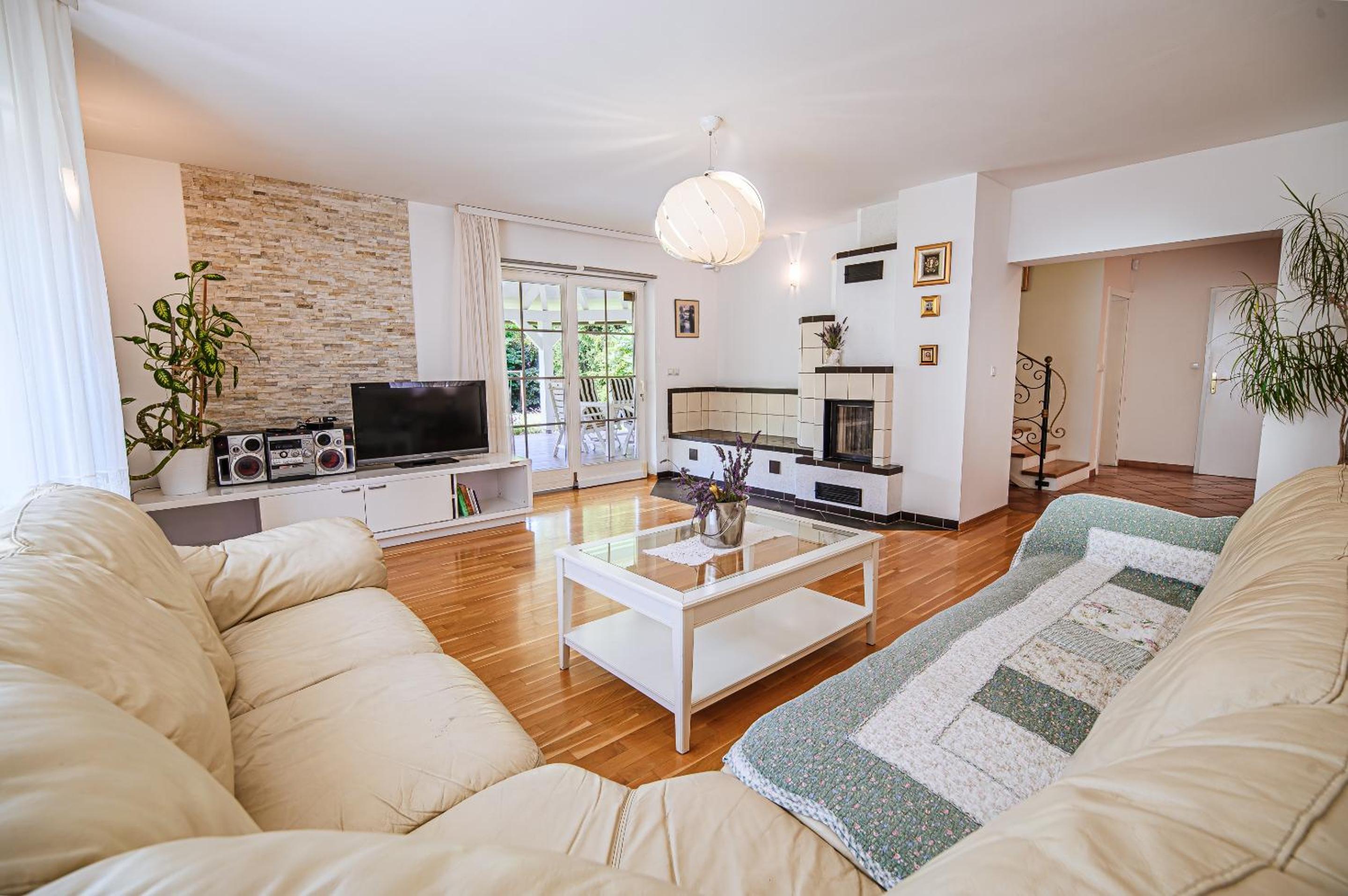 Holiday Home Slavc with 5 Bedrooms view 3
