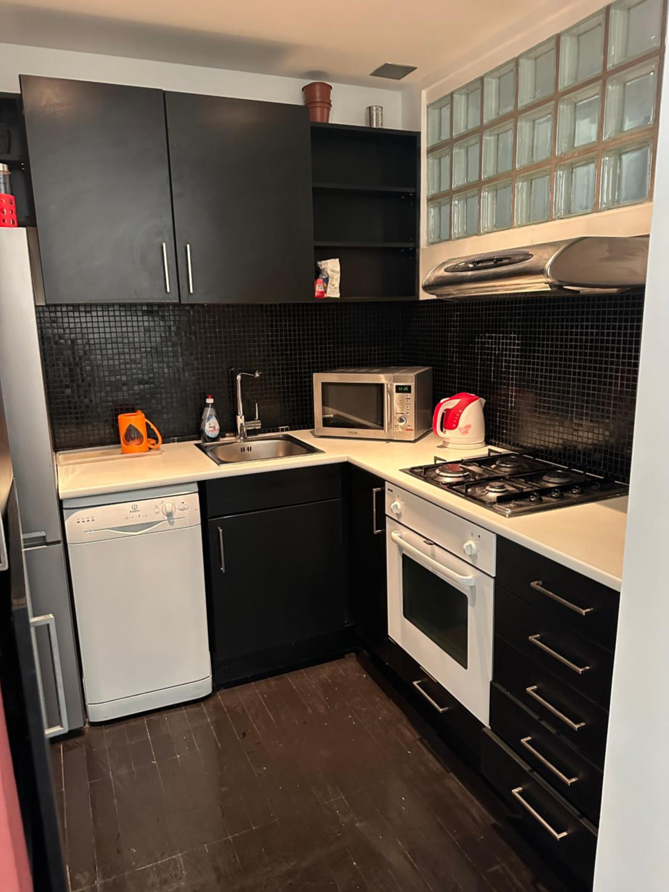Spacious Karlin Lofty Apartment