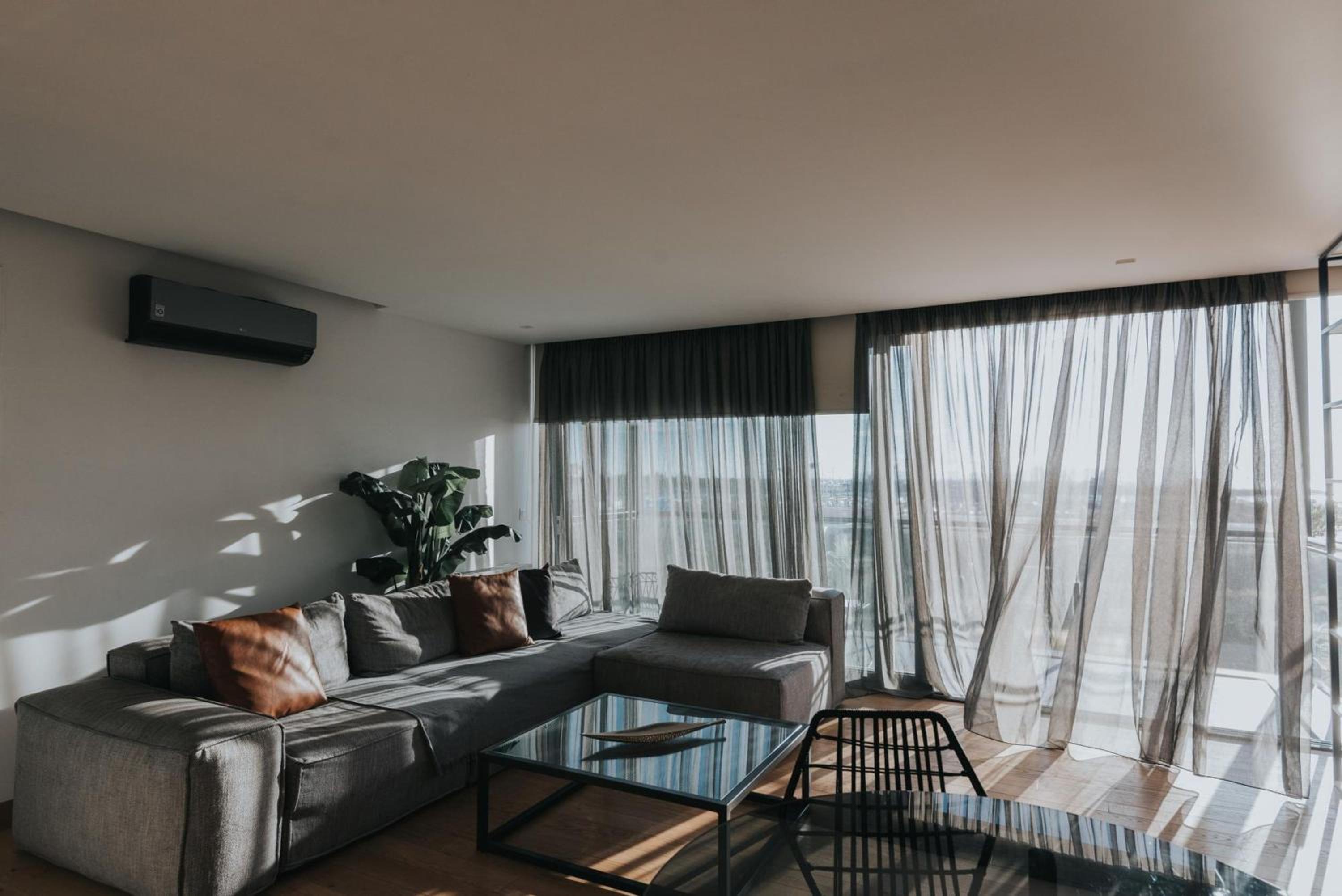 Earth Boutique Apartments next to Stavros Niarchos