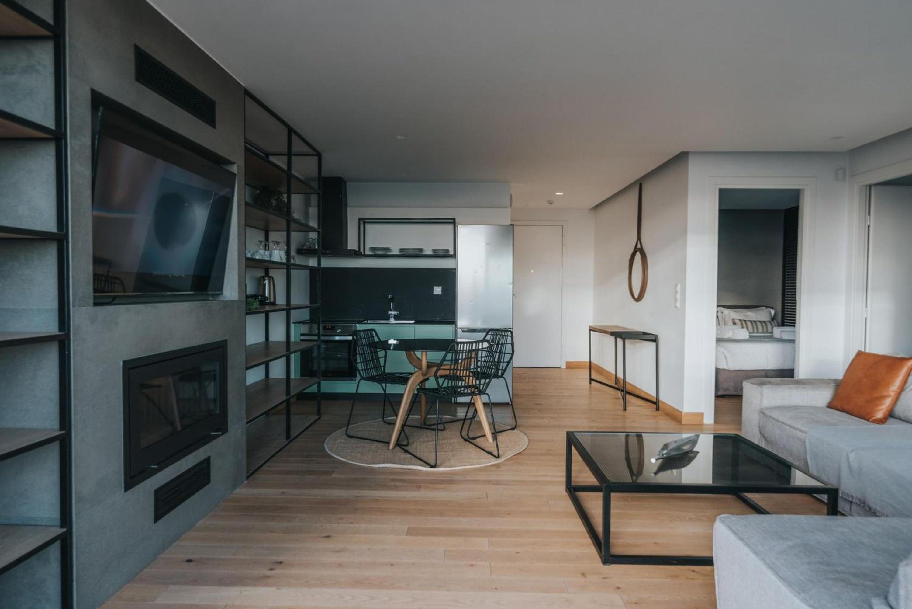 Earth Boutique Apartments next to Stavros Niarchos
