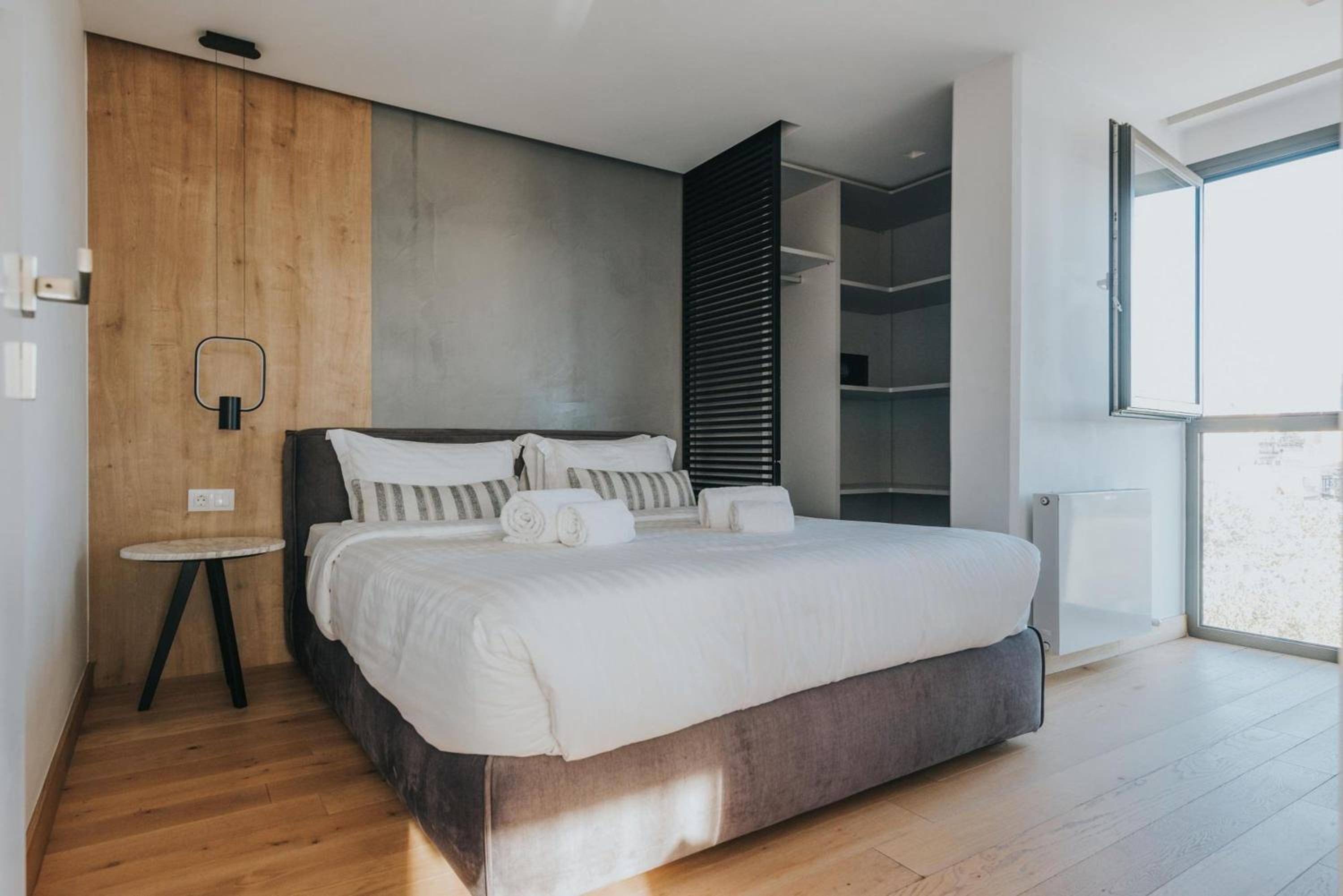 Earth Boutique Apartments next to Stavros Niarchos