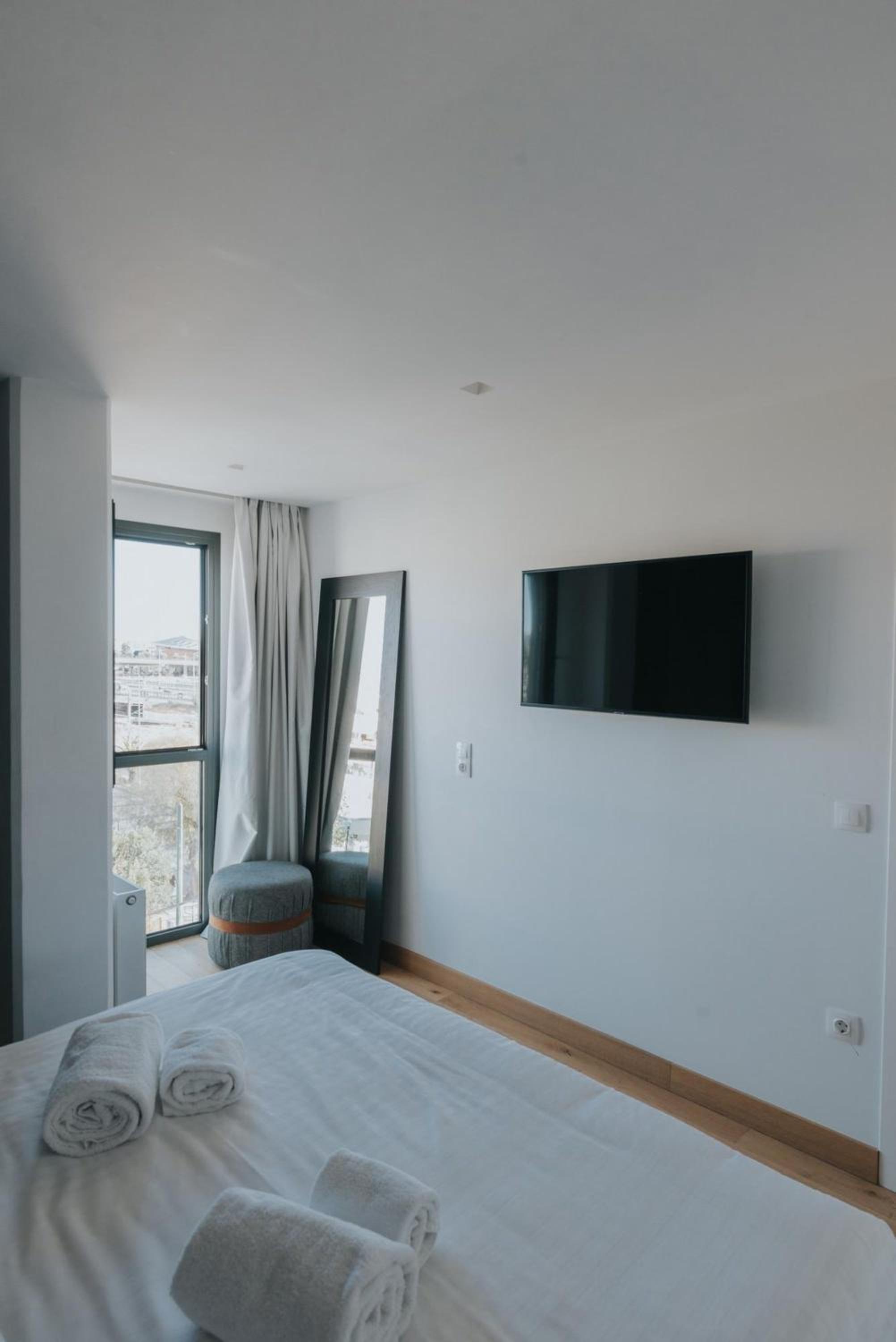 Earth Boutique Apartments next to Stavros Niarchos