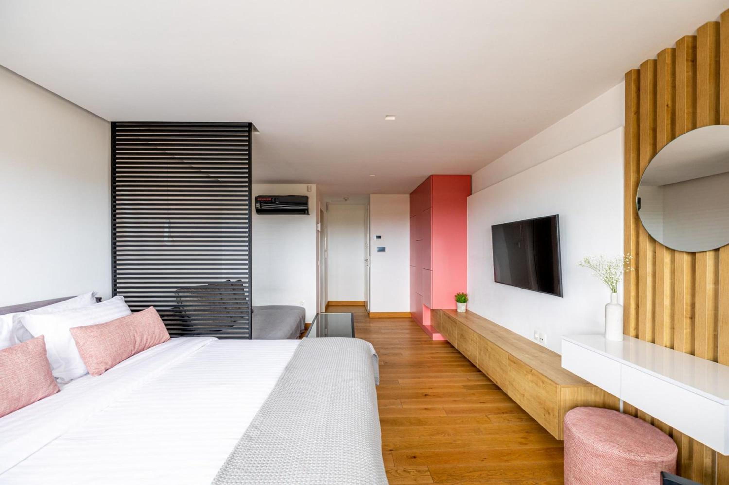 Earth Boutique Apartments next to Stavros Niarchos