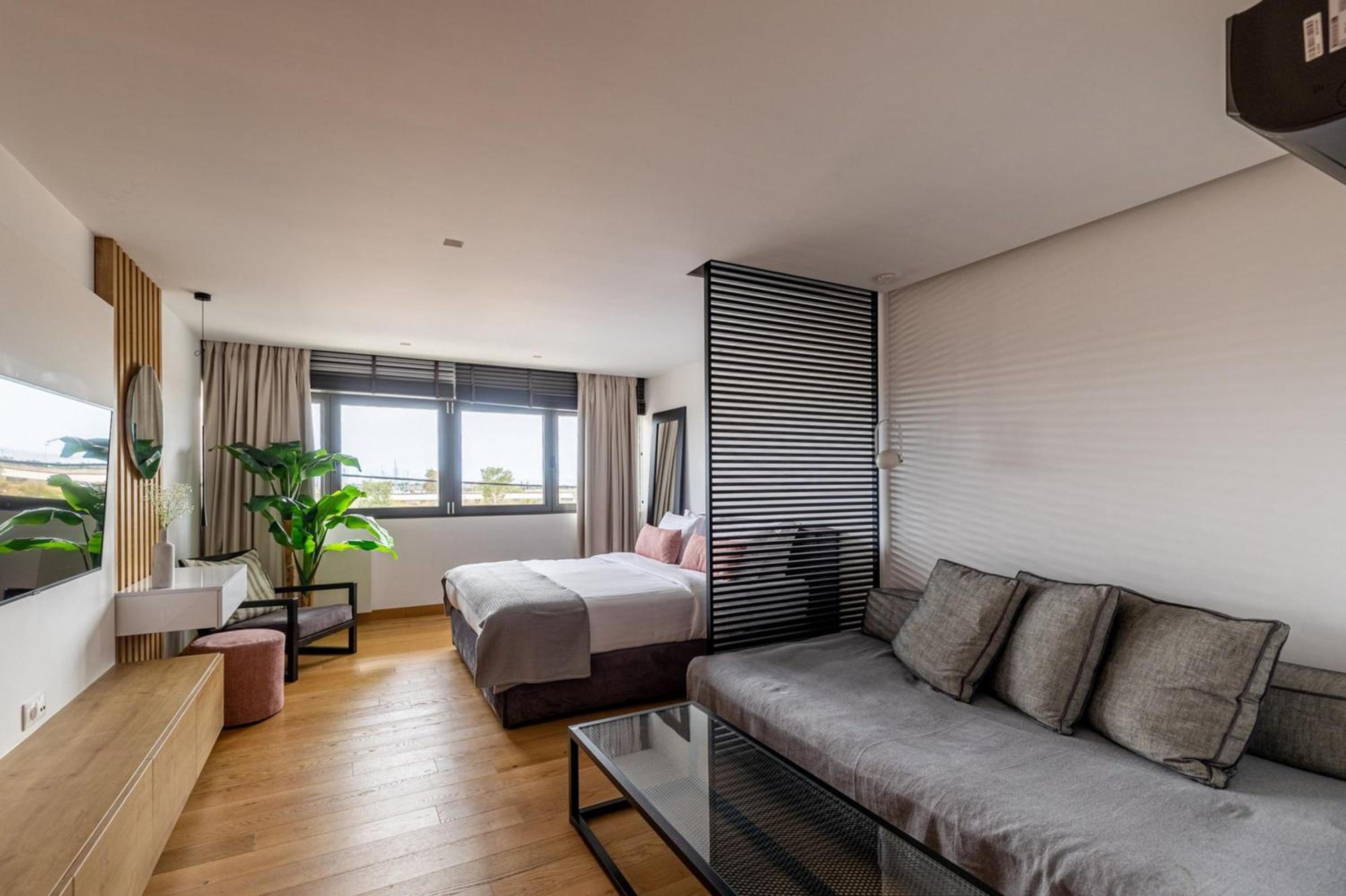 Earth Boutique Apartments next to Stavros Niarchos