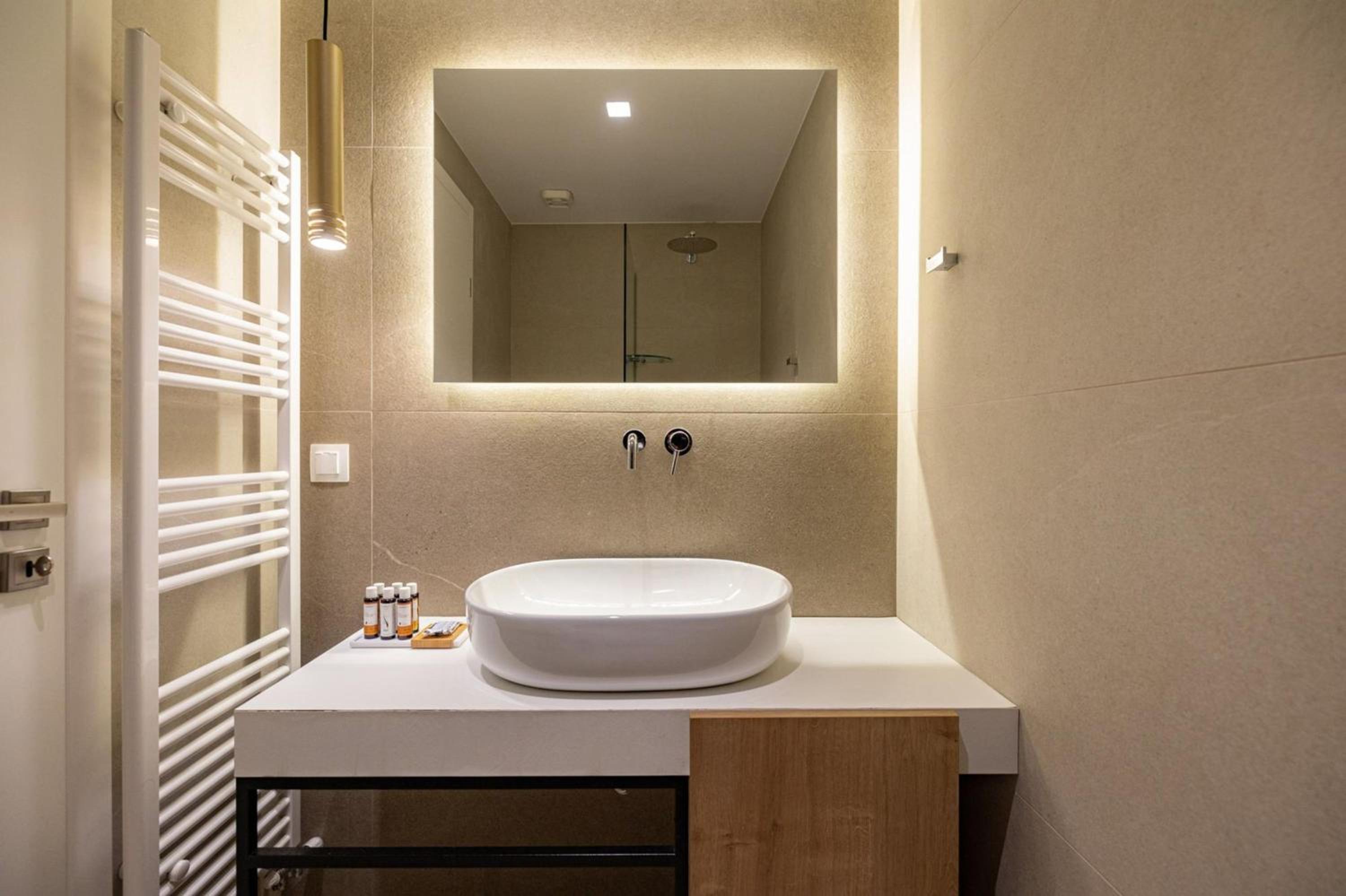 Earth Boutique Apartments next to Stavros Niarchos