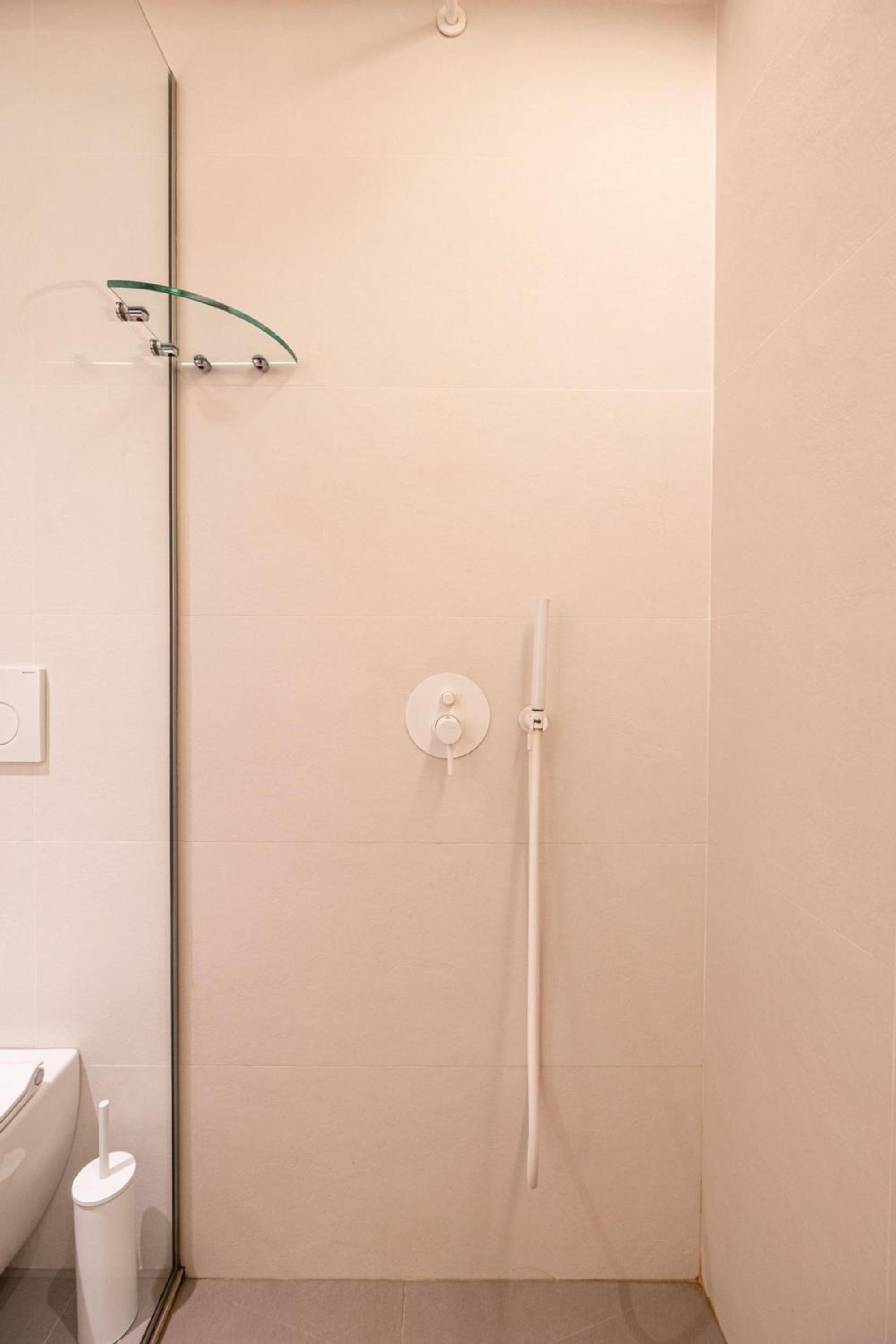 Earth Boutique Apartments next to Stavros Niarchos