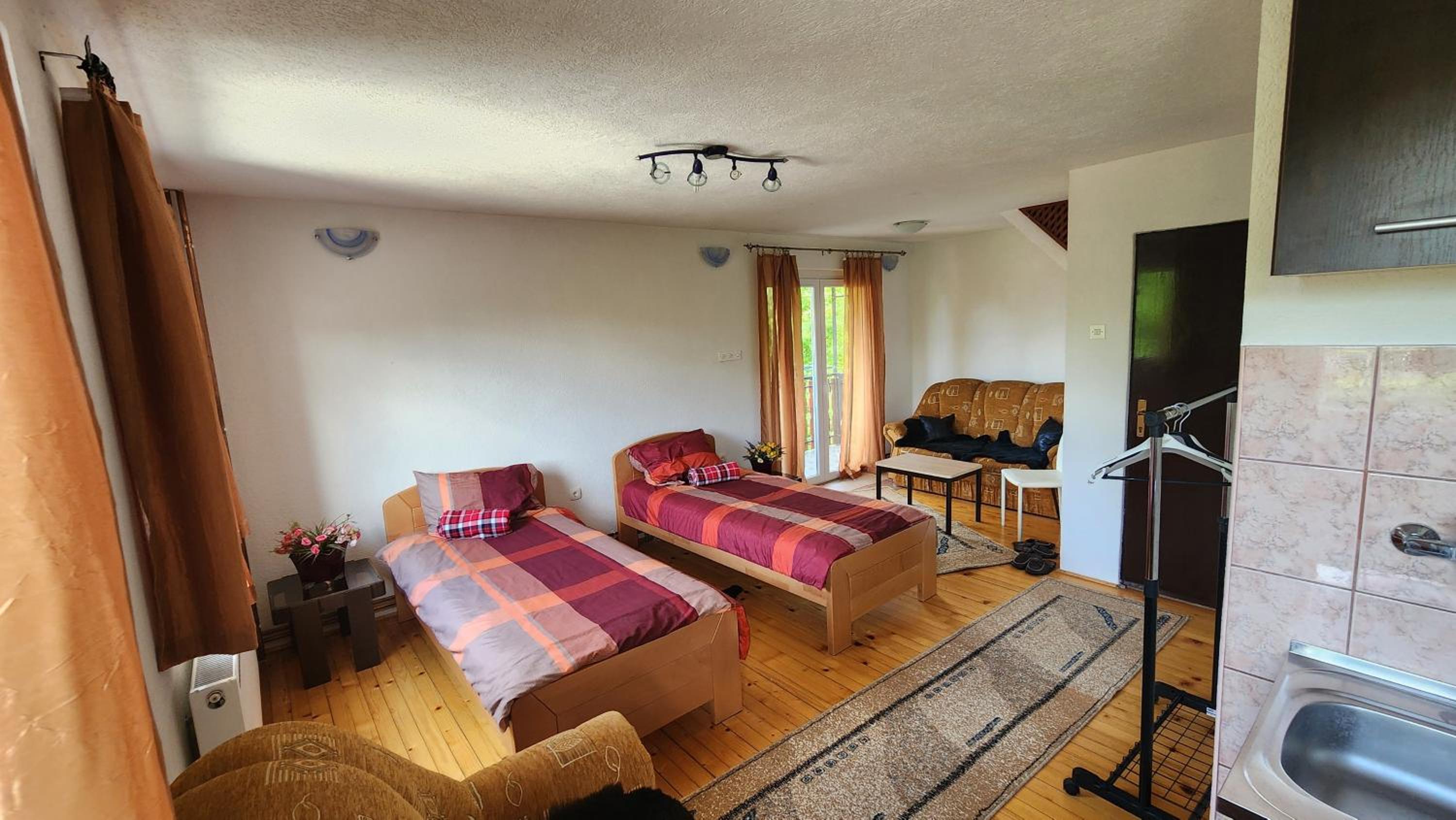 Apartmani Lavirint Ravne