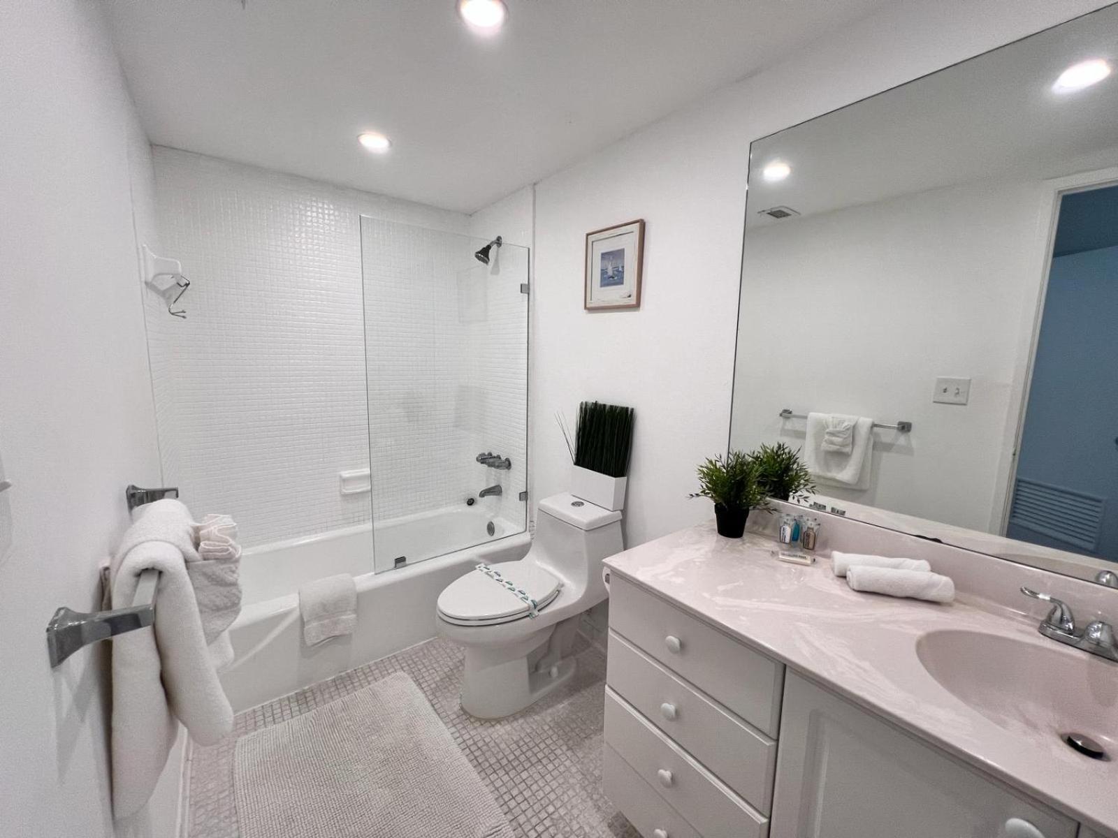 Nice and economic family apartment on the beach view 5