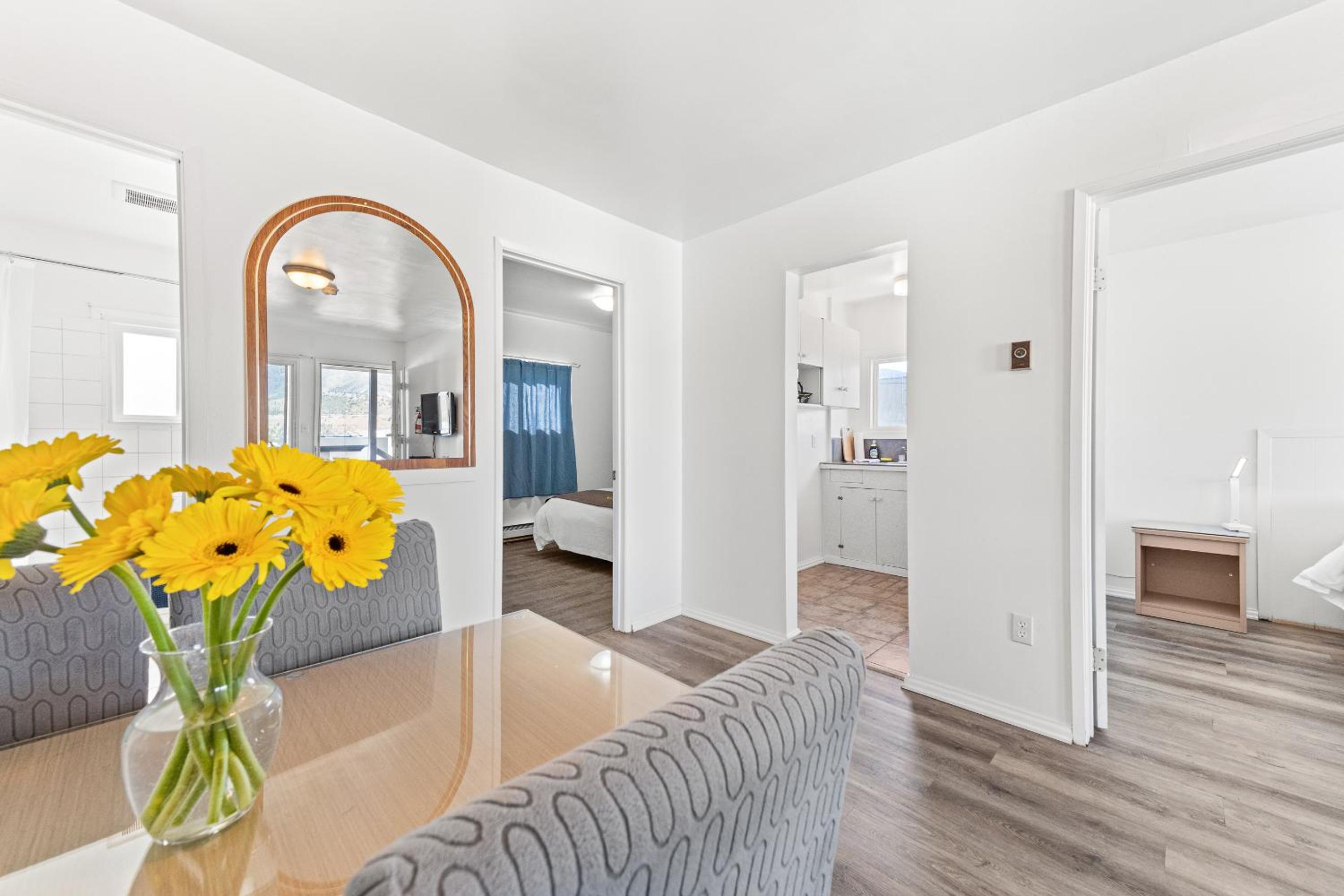 5000 Motel - Image 2