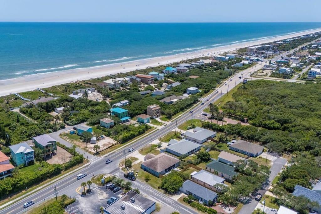 Charming and delightful getaway! Walk to Beach view 2